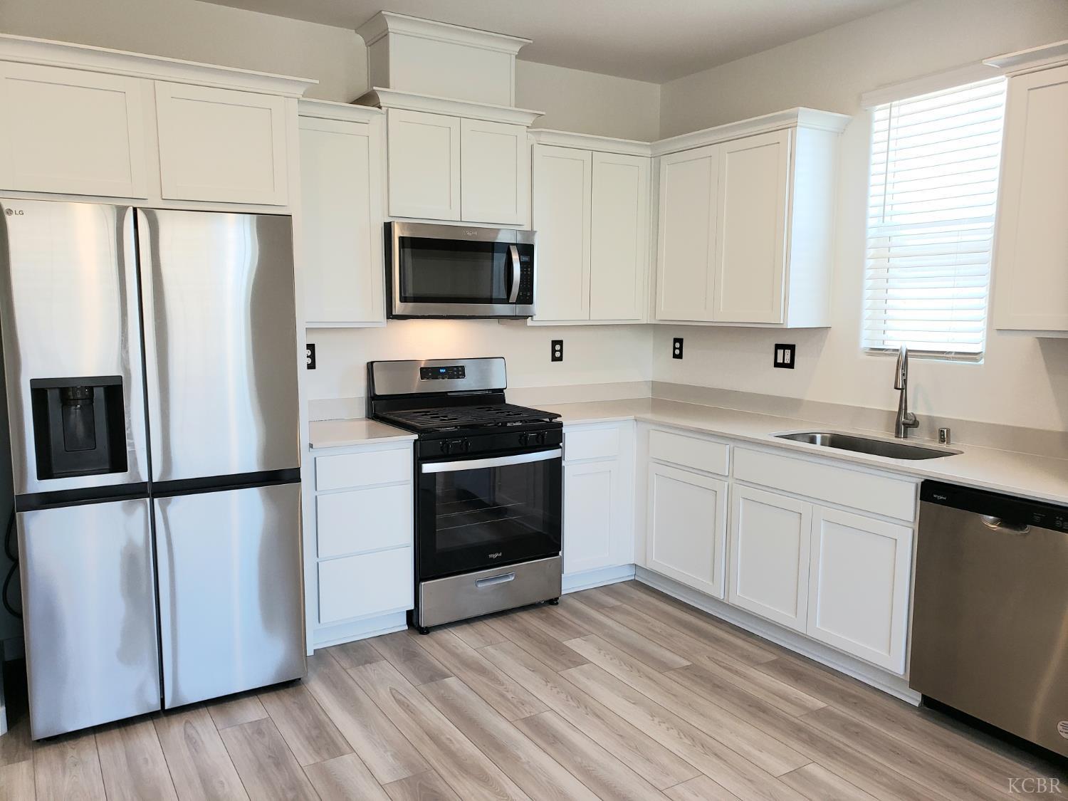 1432 Edgewood Dr, Hanford, CA 93230