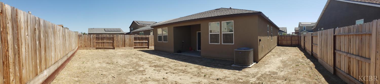 1432 Edgewood Dr, Hanford, CA 93230