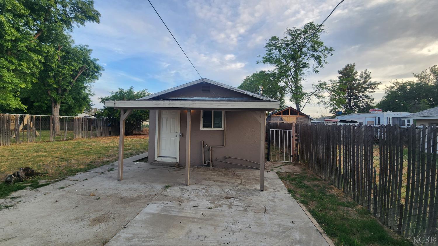 301 Braden Ave, Hanford, CA 93230