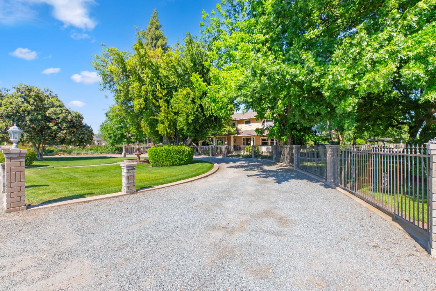 5012 12th, Hanford, CA 93230