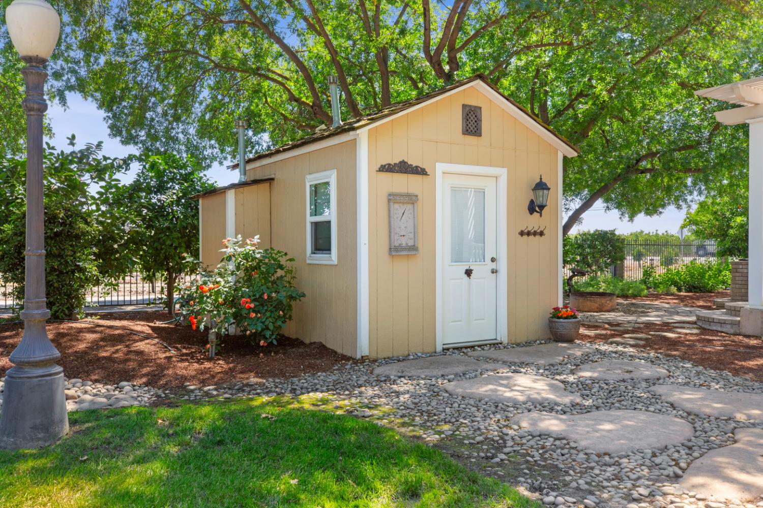5012 12th, Hanford, CA 93230