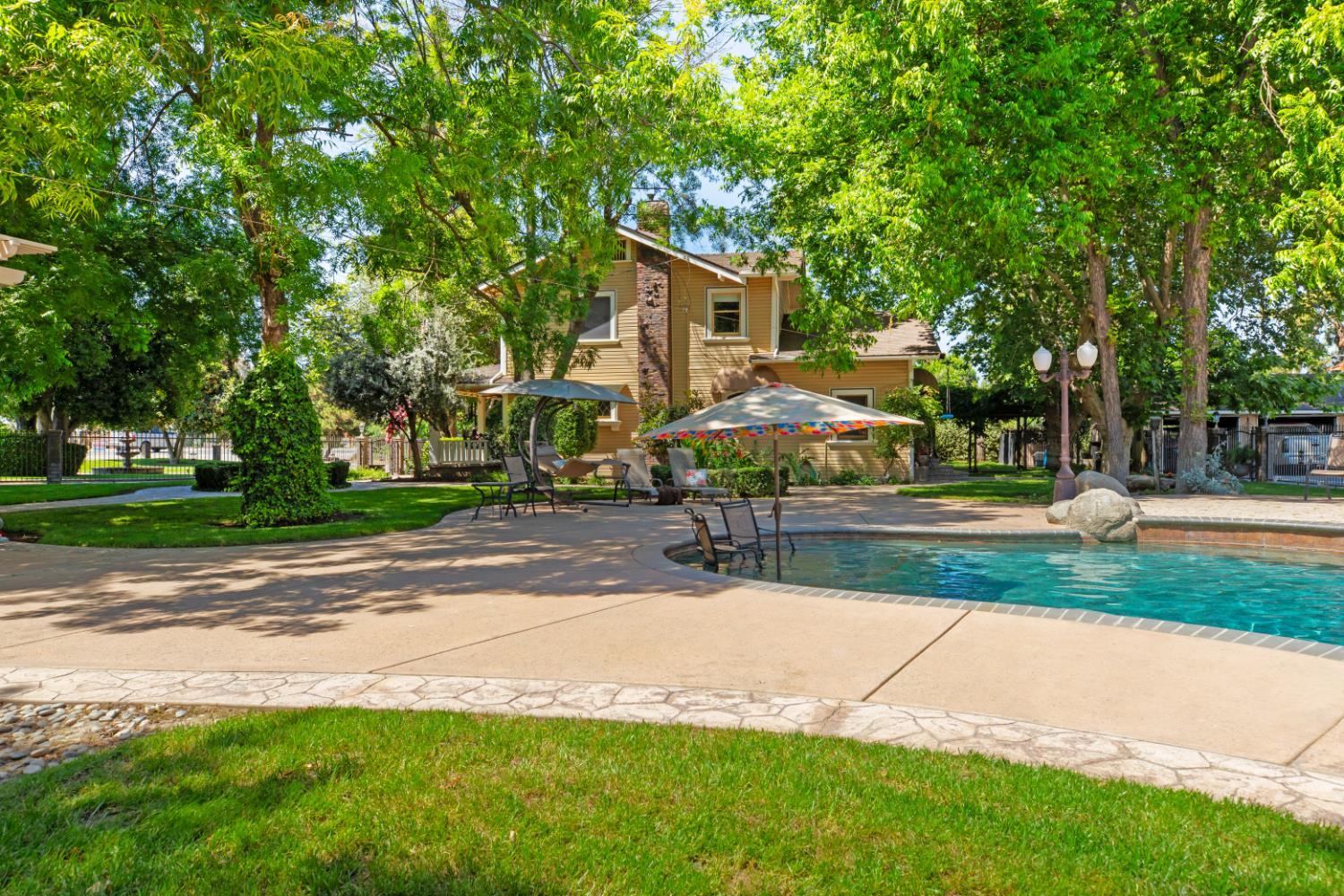 5012 12th, Hanford, CA 93230