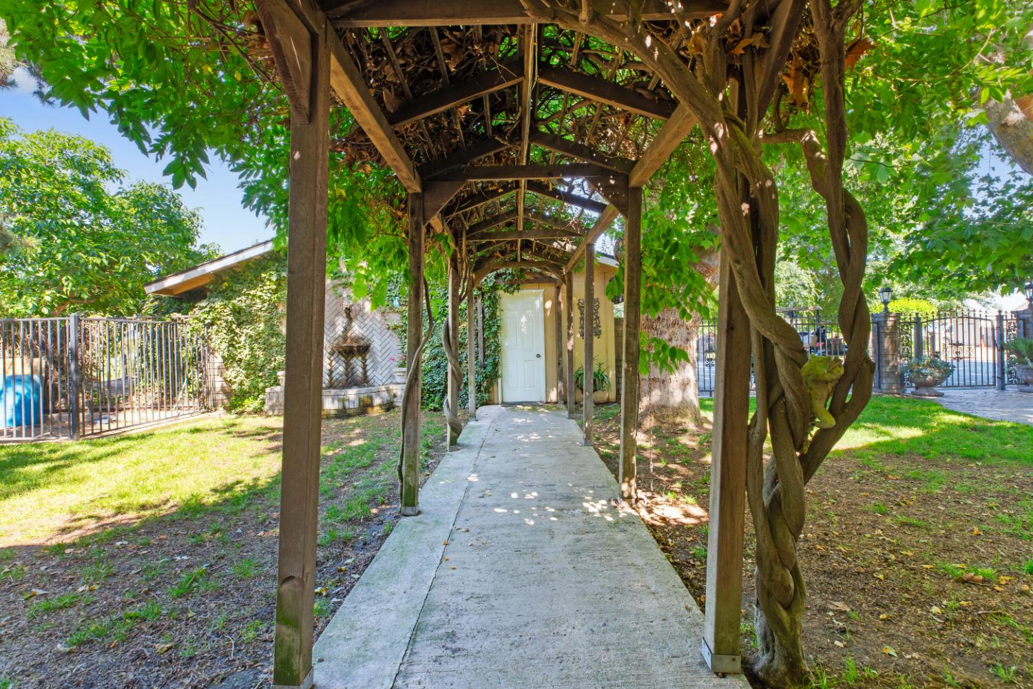 5012 12th, Hanford, CA 93230