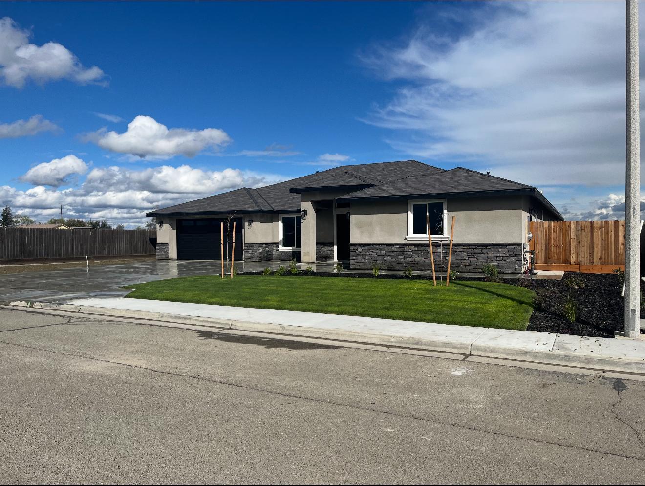 3351 N Bautista Ave, Hanford, CA 93230