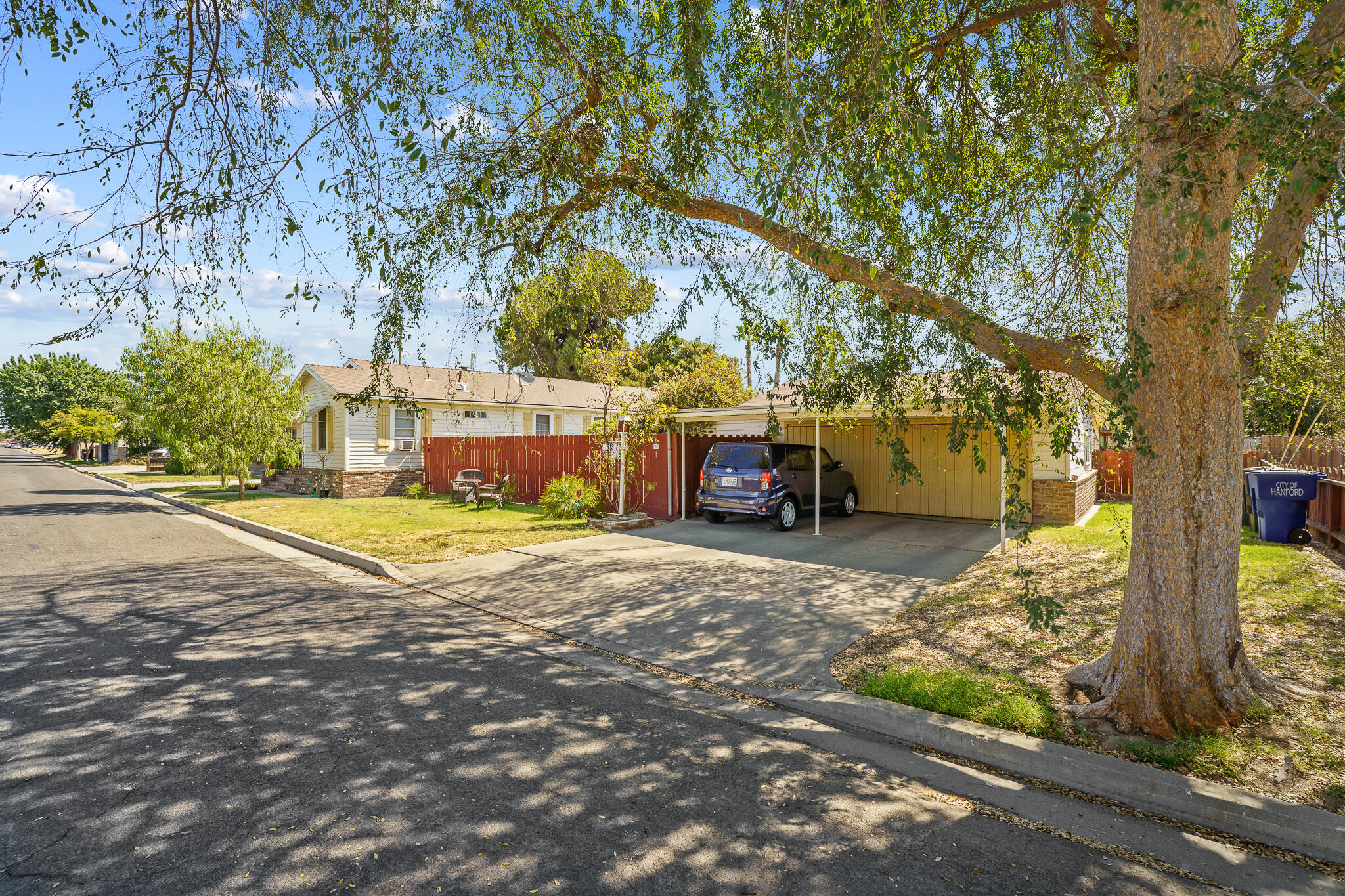 1313 N East St, Hanford, CA 93230