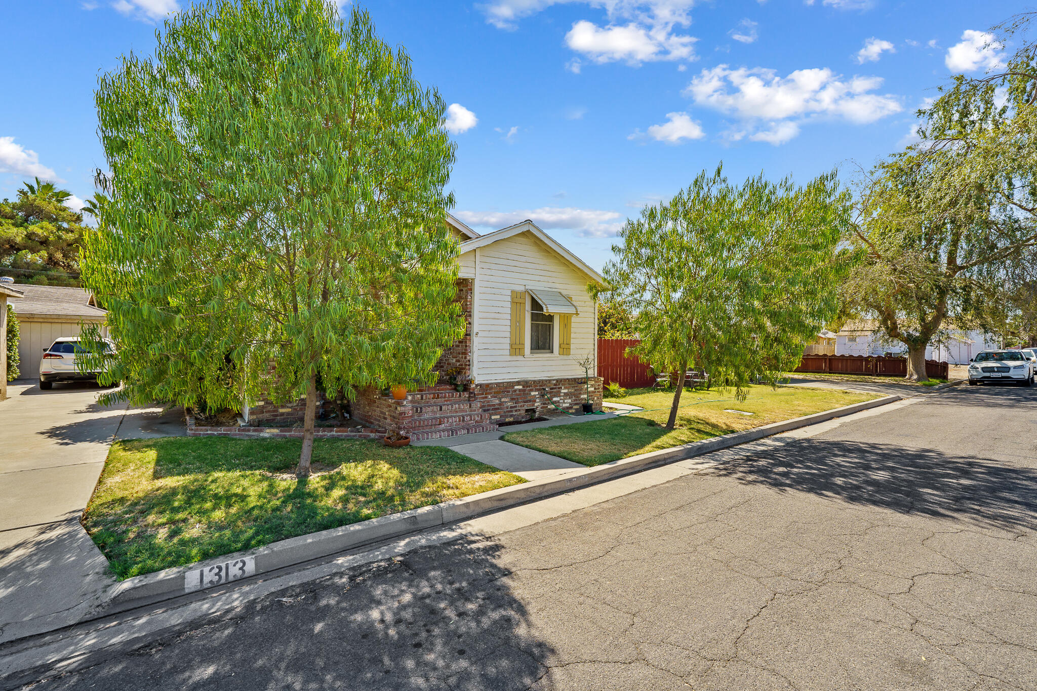 1313 N East St, Hanford, CA 93230