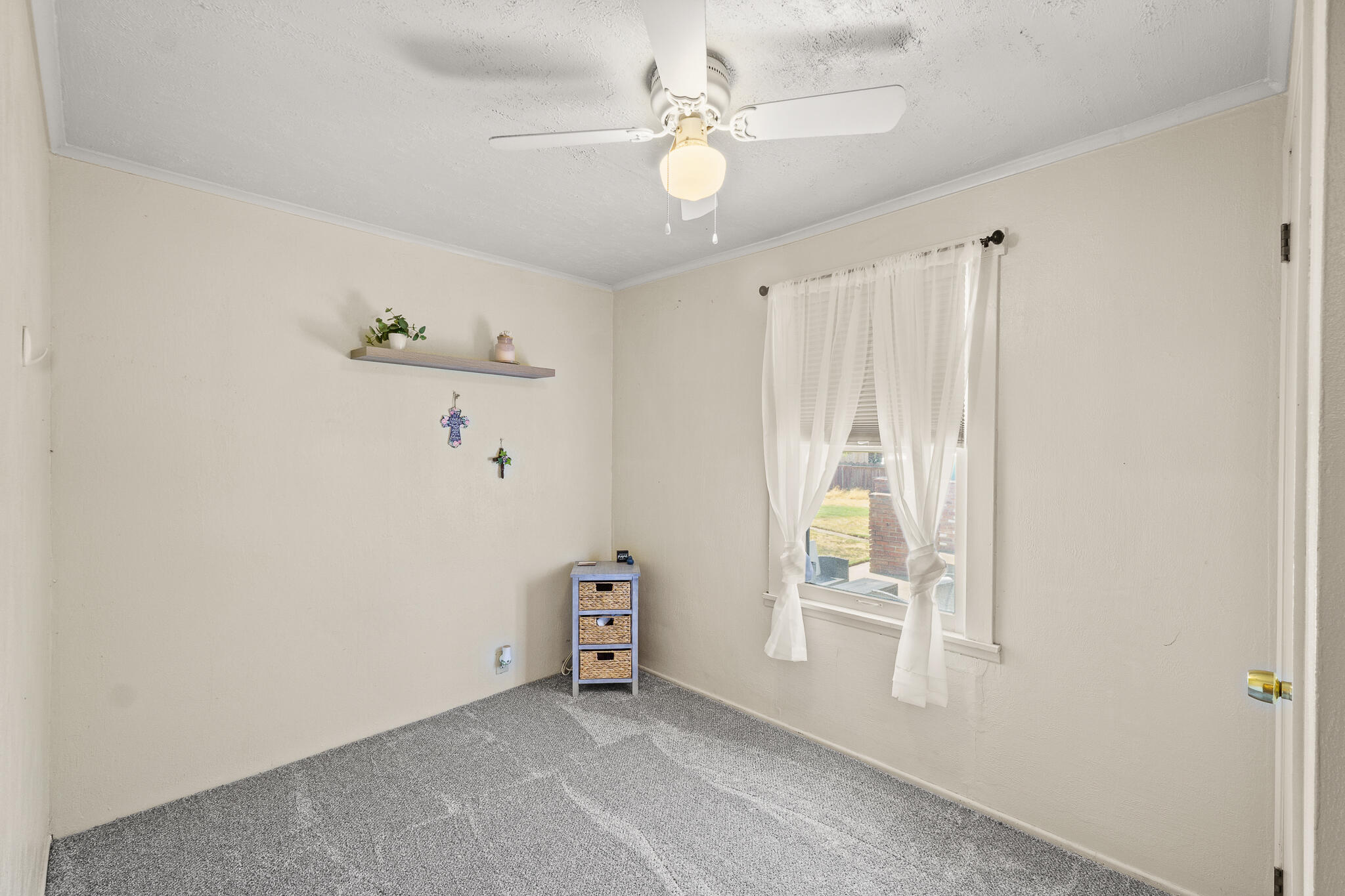 1313 N East St, Hanford, CA 93230