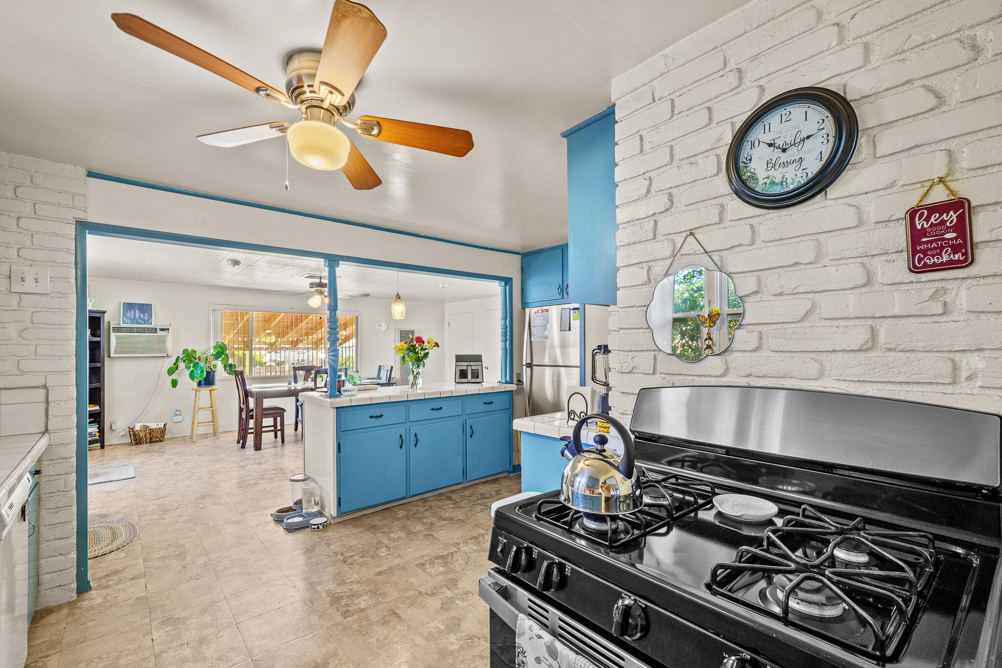 1313 N East St, Hanford, CA 93230
