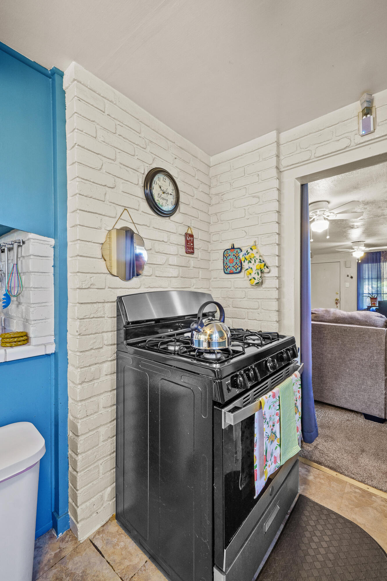 1313 N East St, Hanford, CA 93230