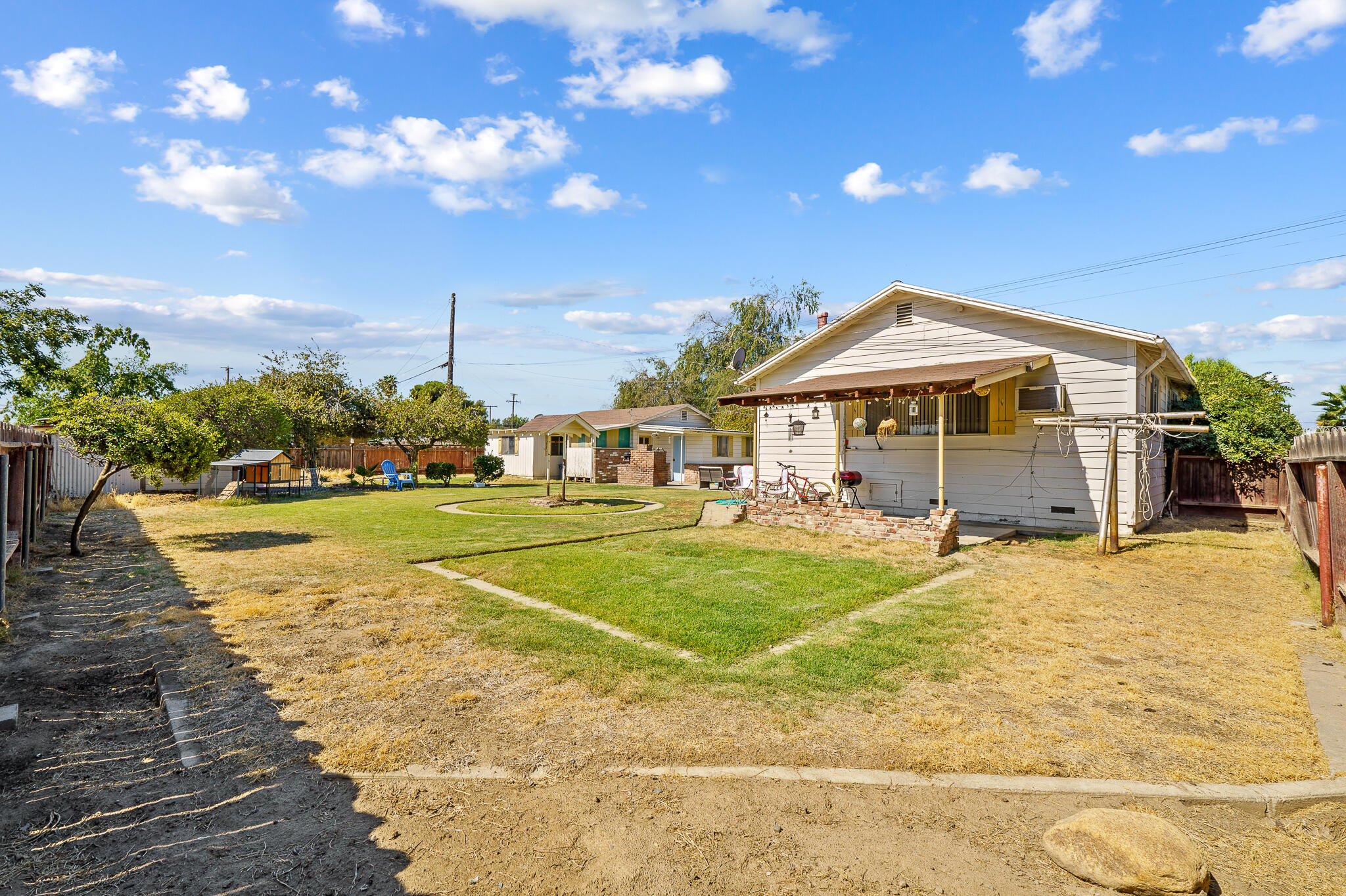 1313 N East St, Hanford, CA 93230