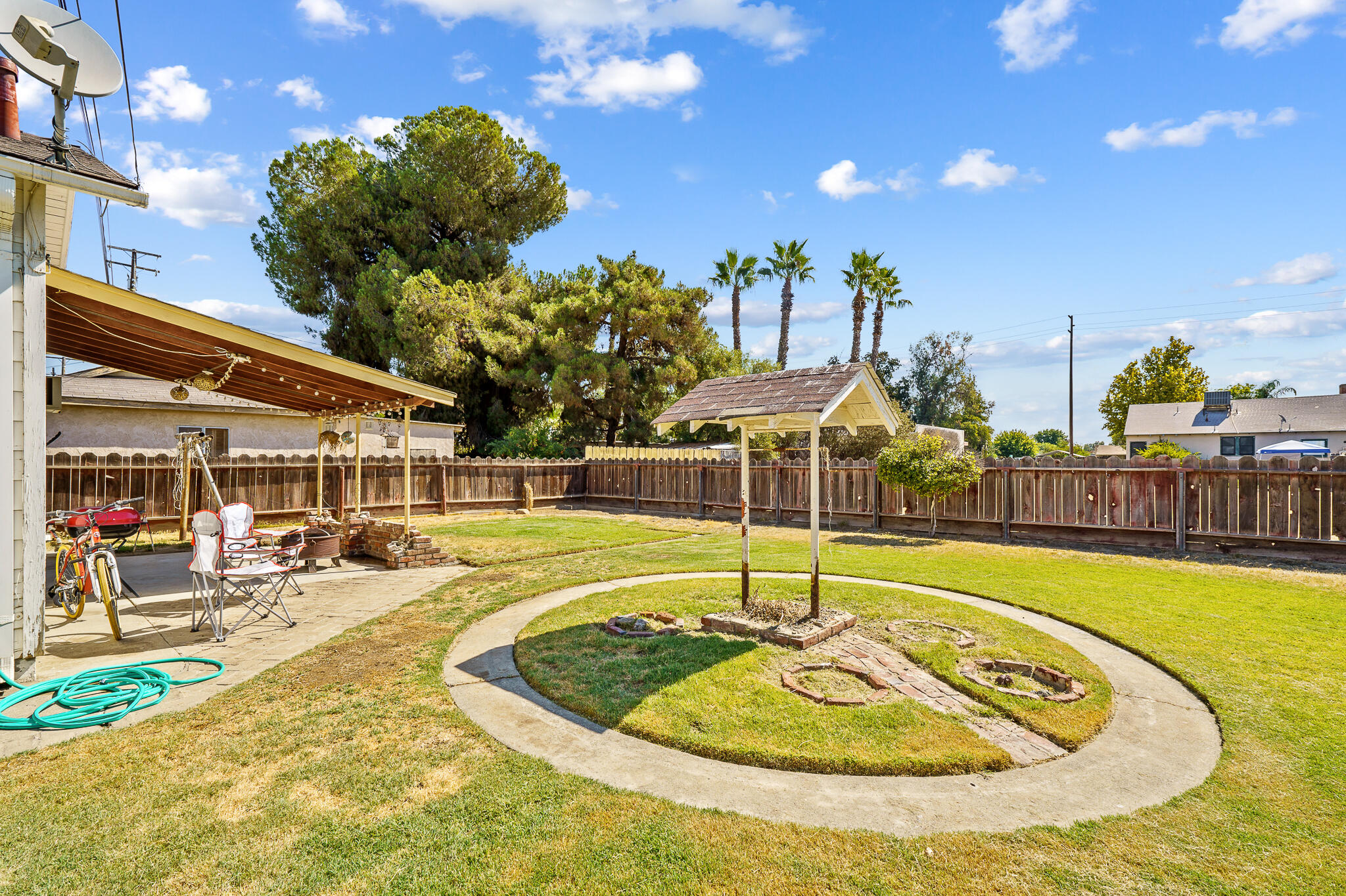 1313 N East St, Hanford, CA 93230