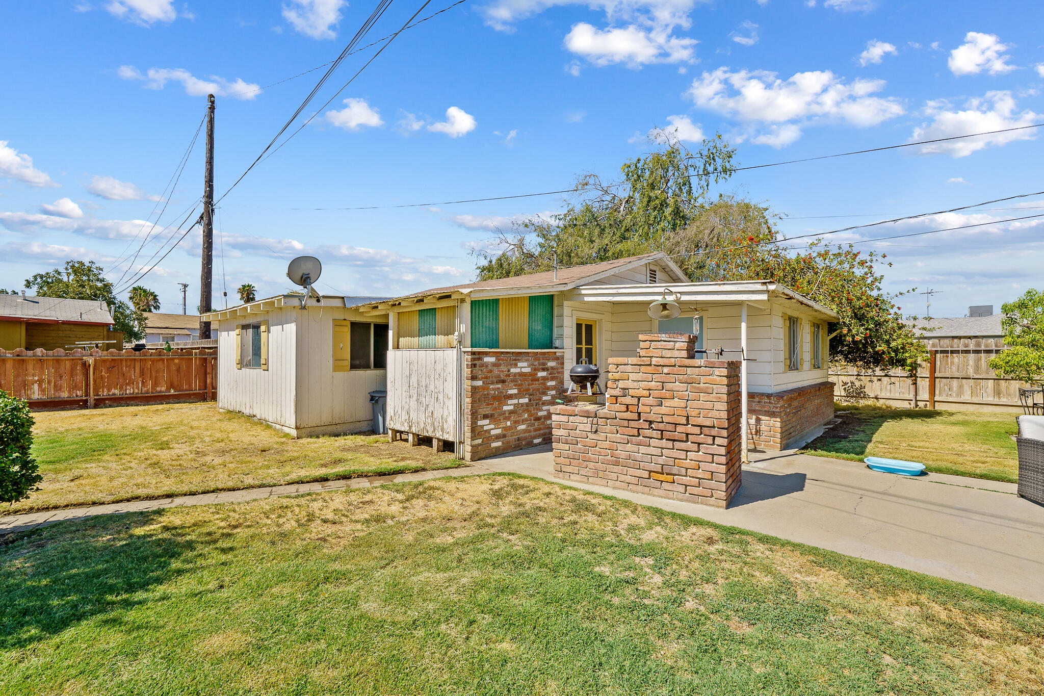 1313 N East St, Hanford, CA 93230