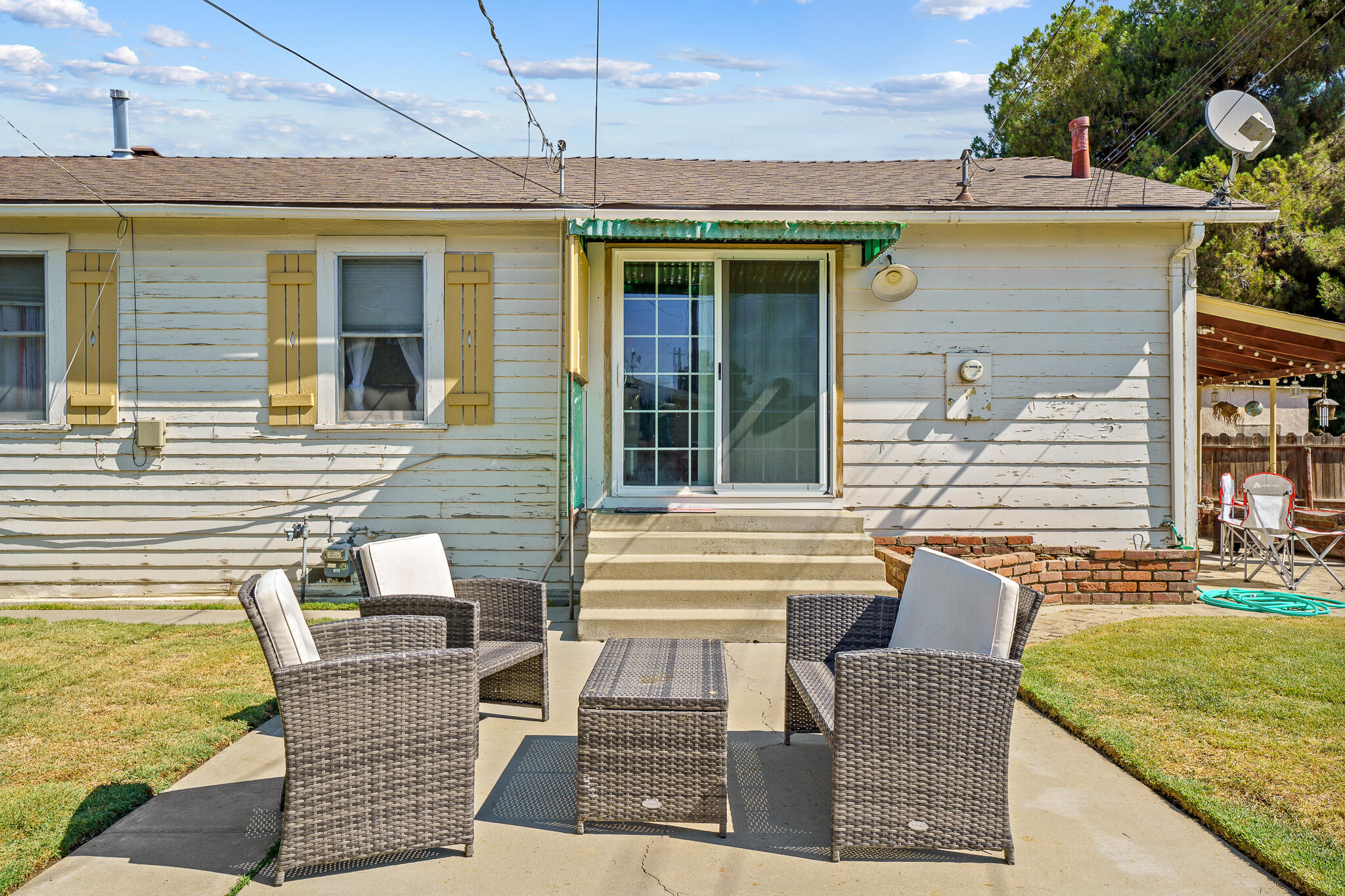 1313 N East St, Hanford, CA 93230