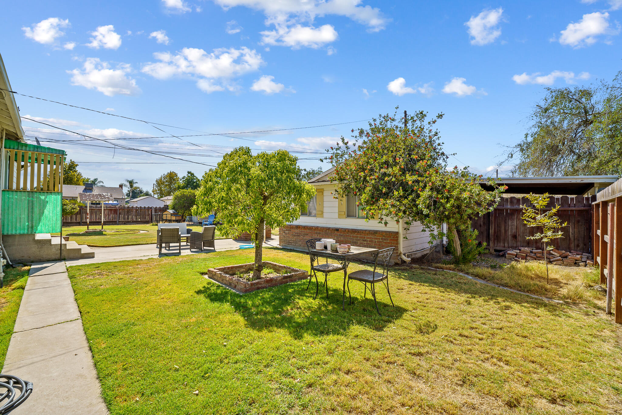 1313 N East St, Hanford, CA 93230