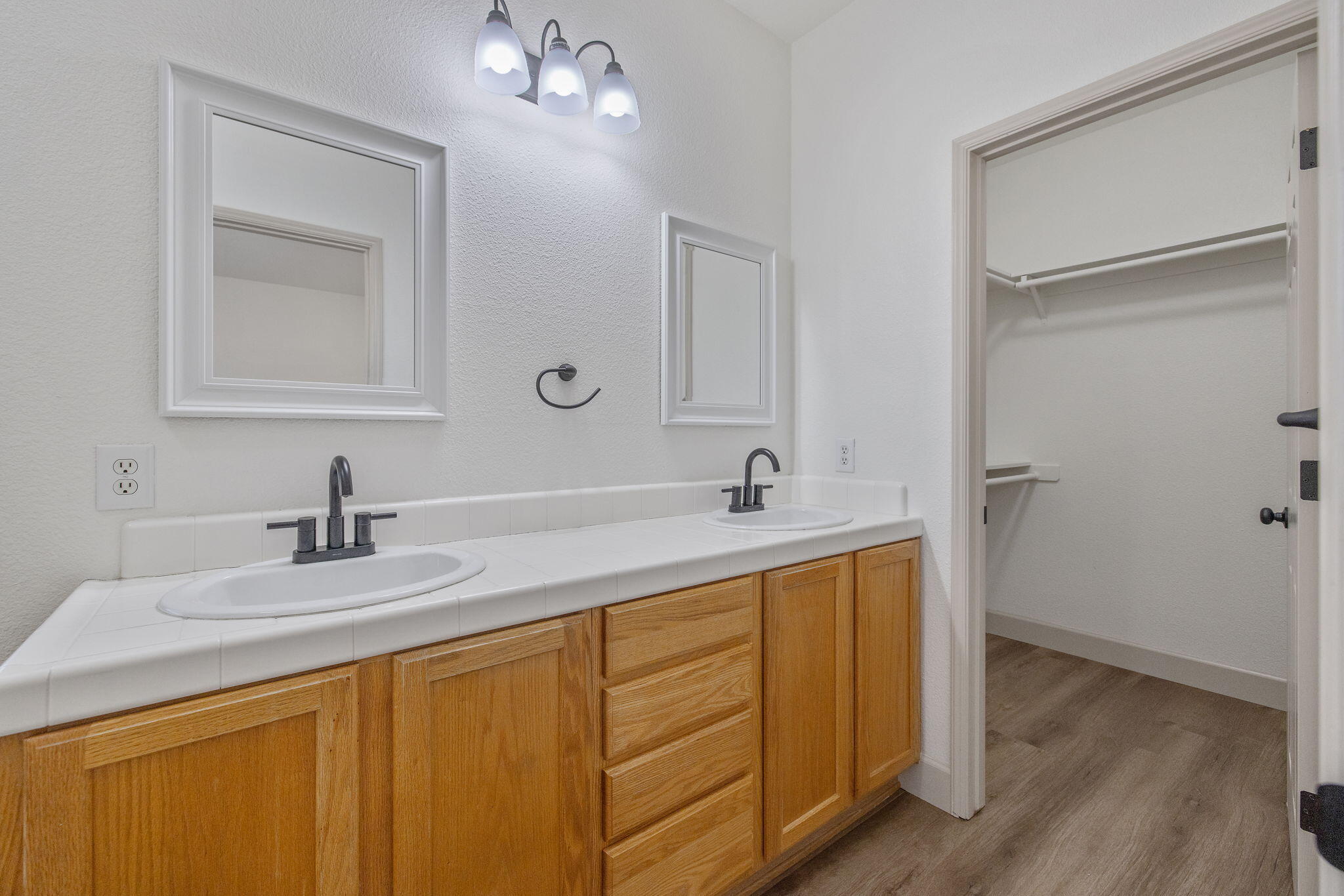 2821 Stonecrest Way, Hanford, CA 93230