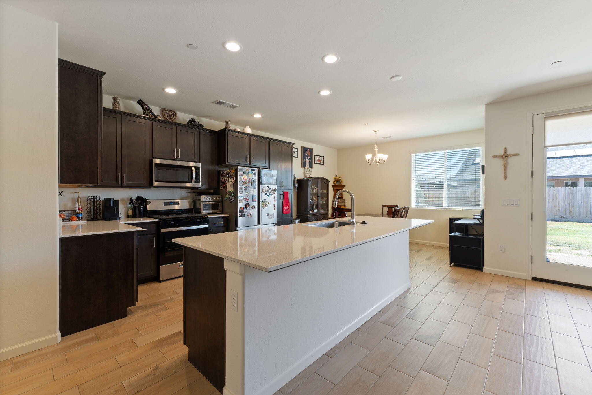 1857 S Red Rock Dr, Hanford, CA 93230