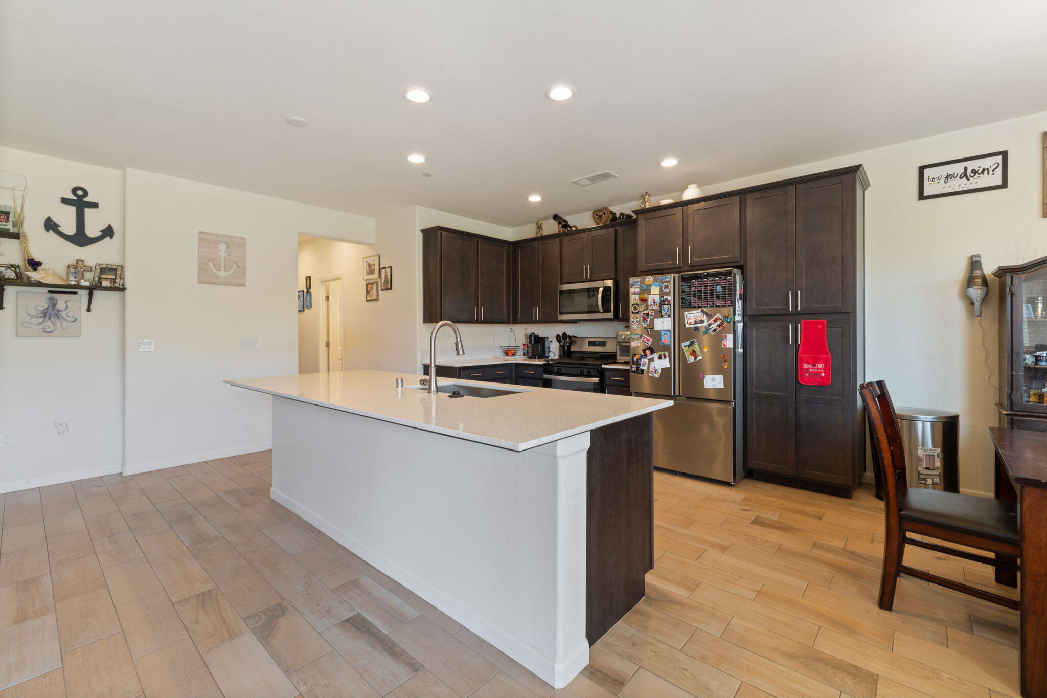 1857 S Red Rock Dr, Hanford, CA 93230