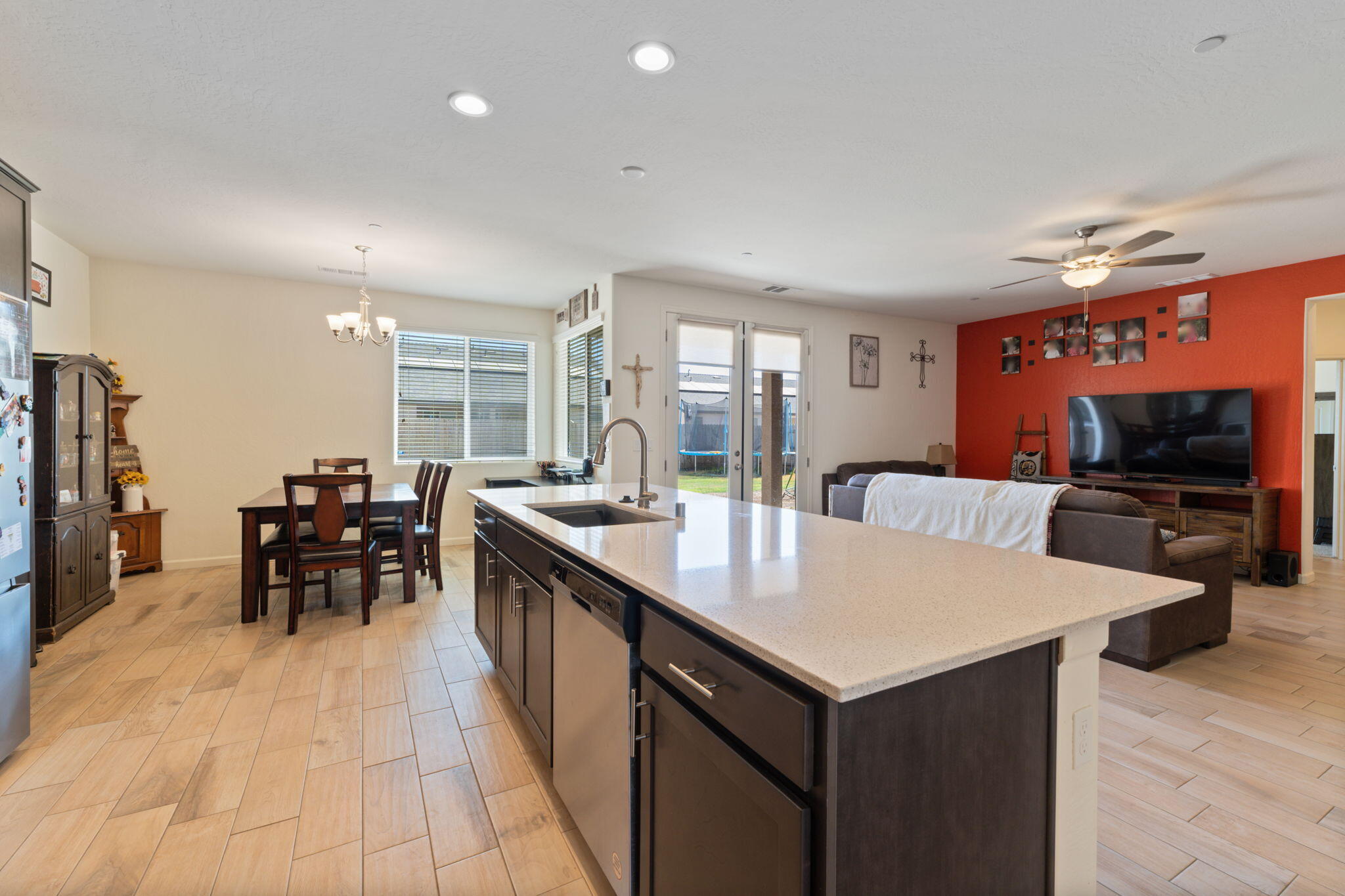 1857 S Red Rock Dr, Hanford, CA 93230