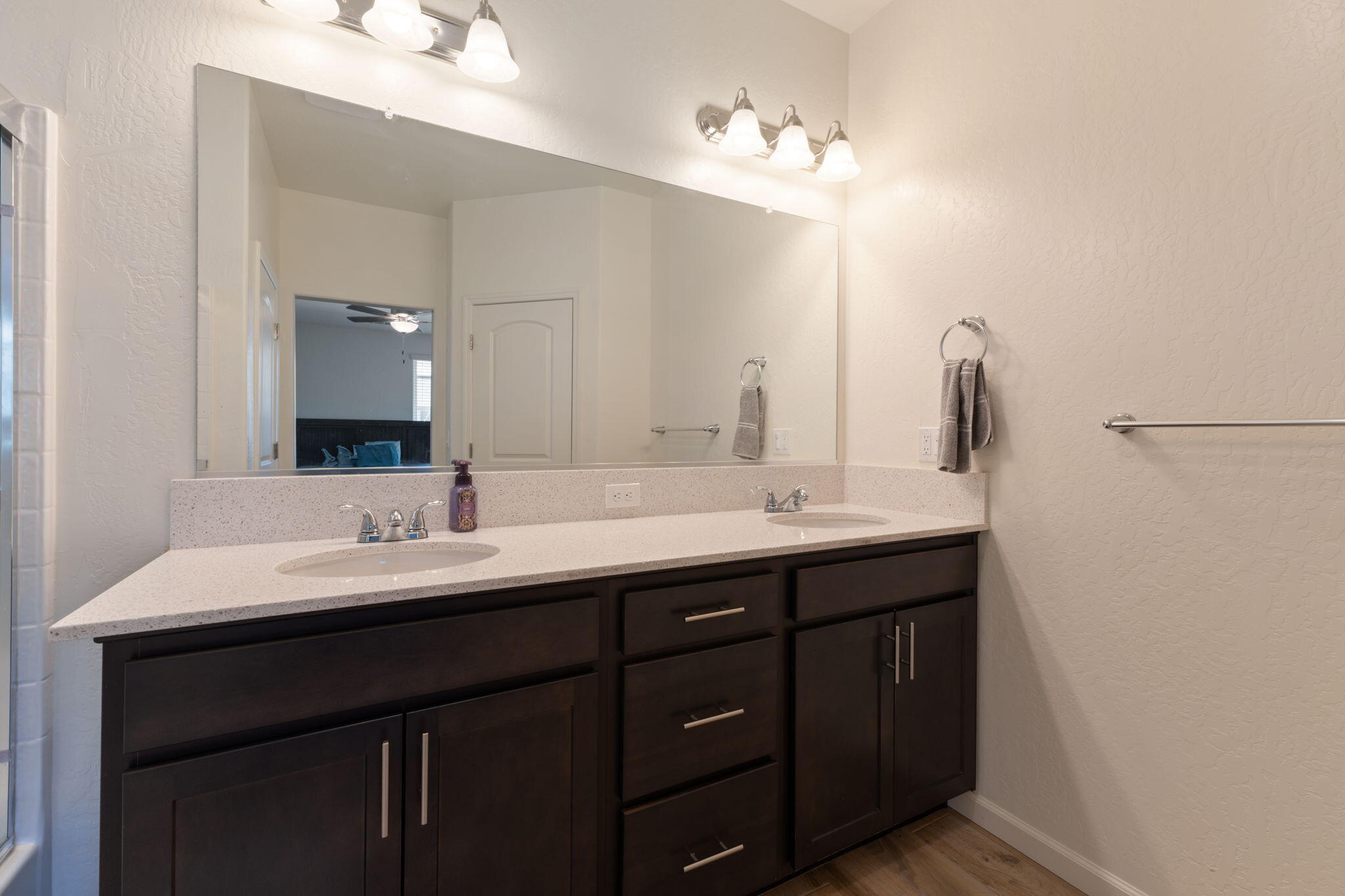 1857 S Red Rock Dr, Hanford, CA 93230