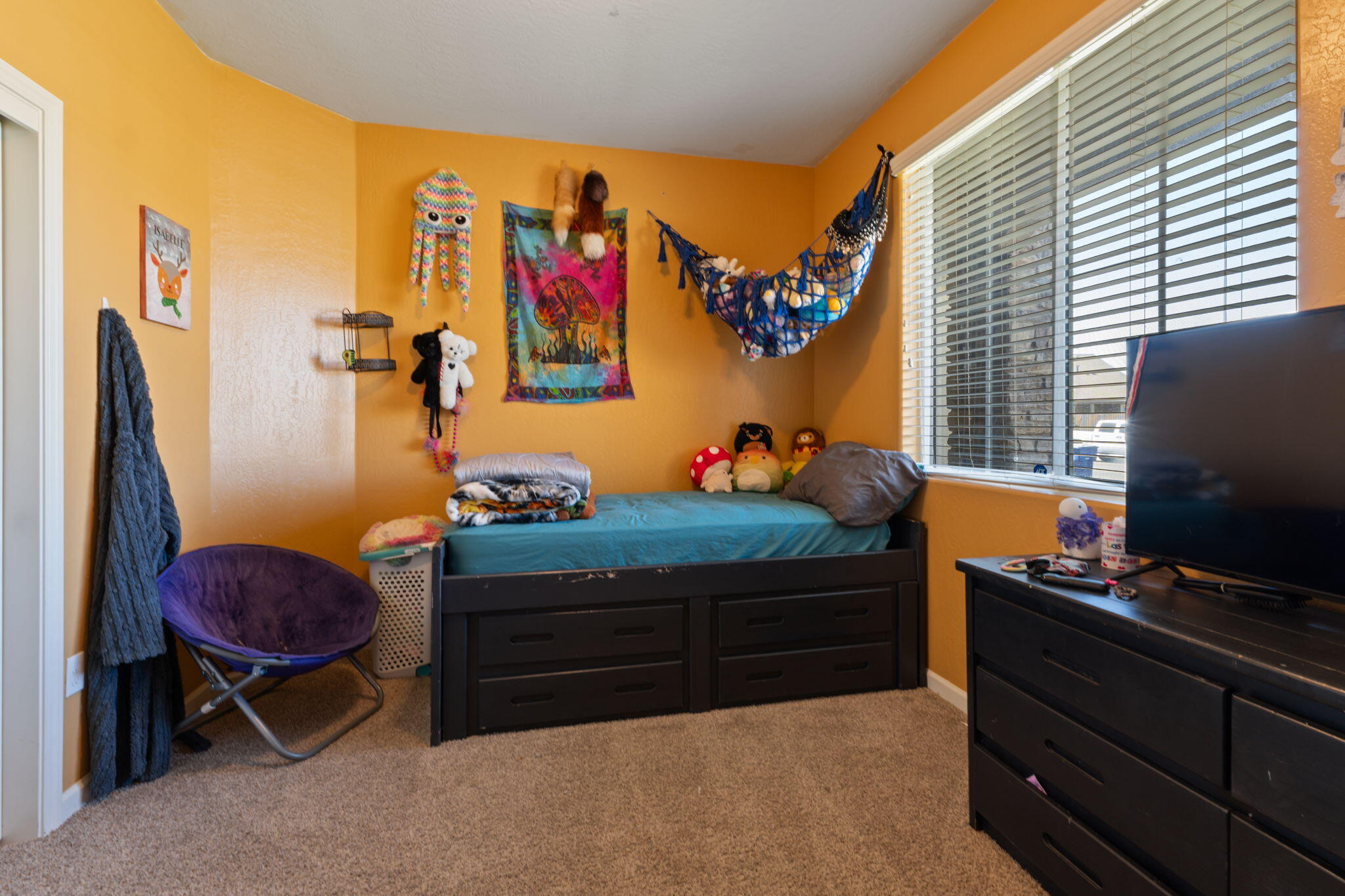 1857 S Red Rock Dr, Hanford, CA 93230