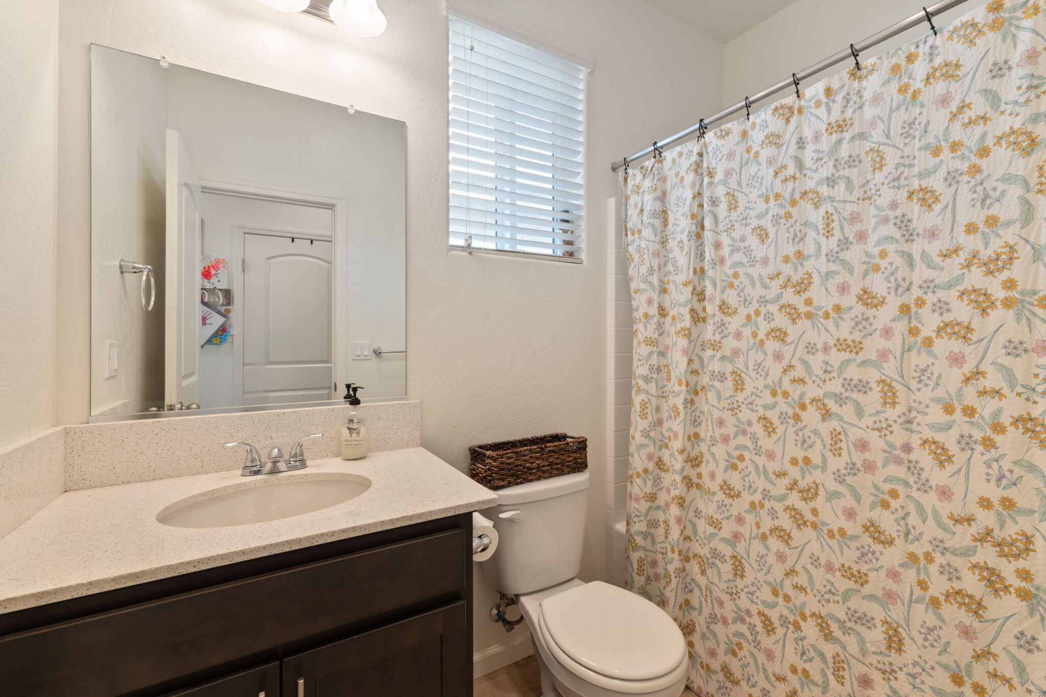 1857 S Red Rock Dr, Hanford, CA 93230