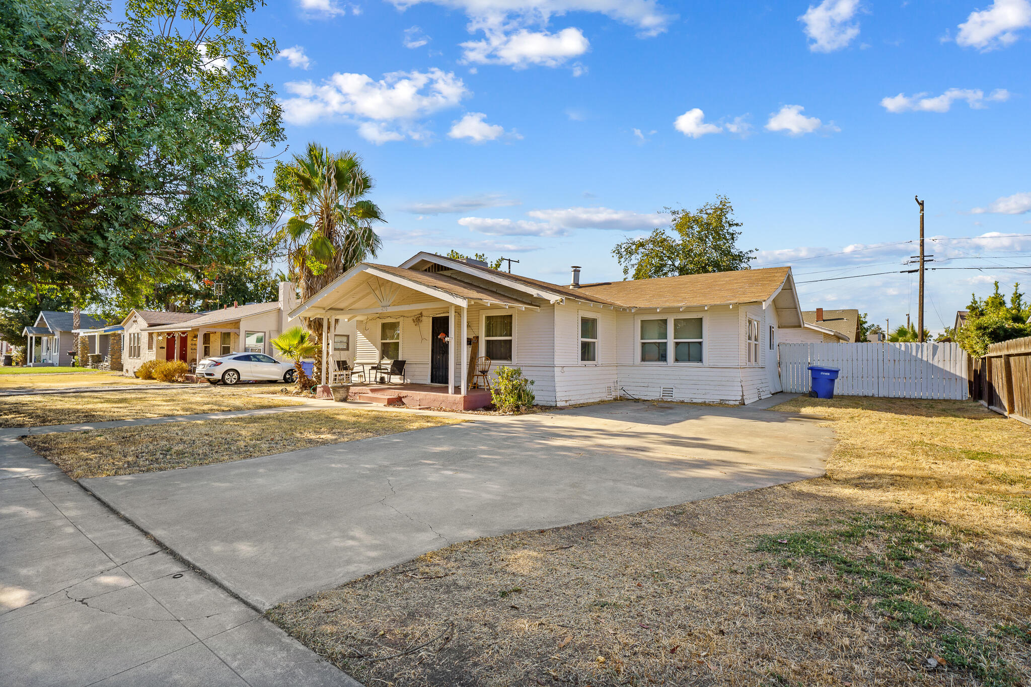 420 W Ivy St, Hanford, CA 93230