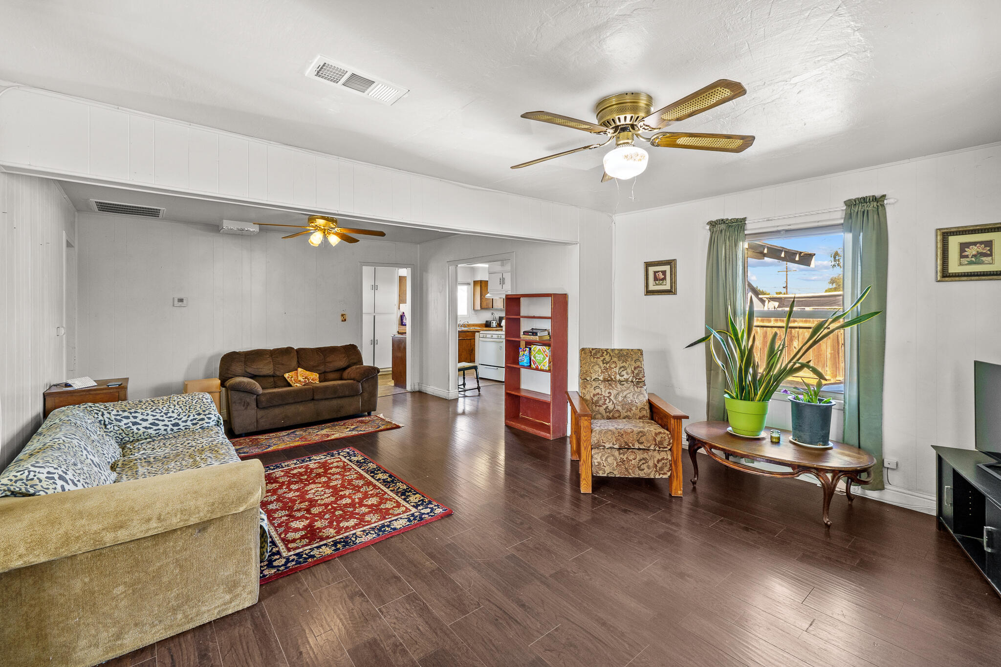 420 W Ivy St, Hanford, CA 93230