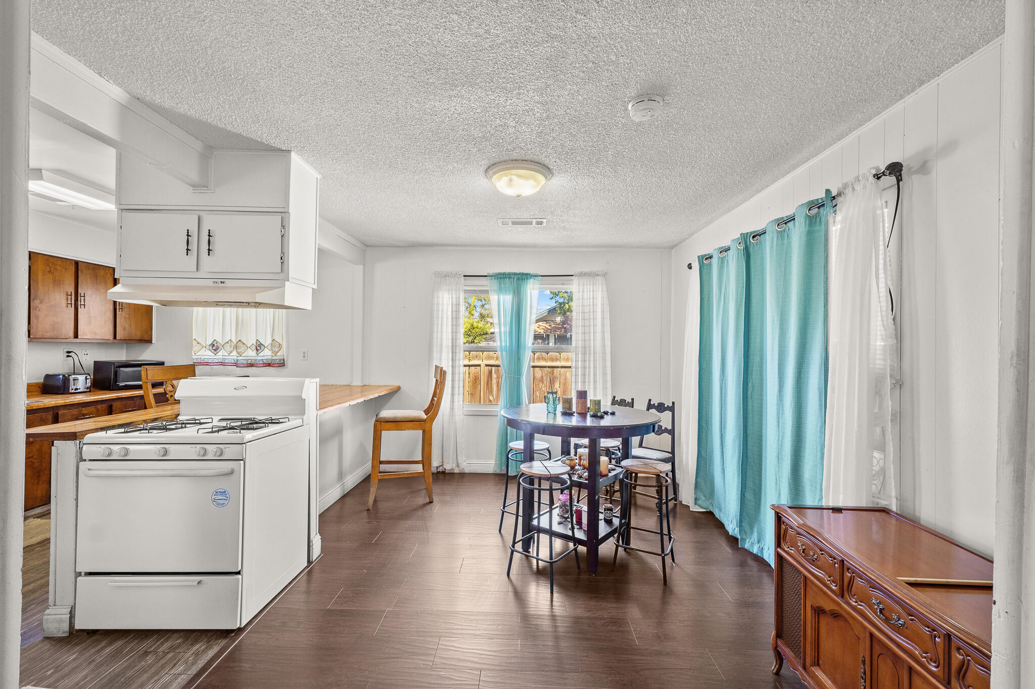 420 W Ivy St, Hanford, CA 93230