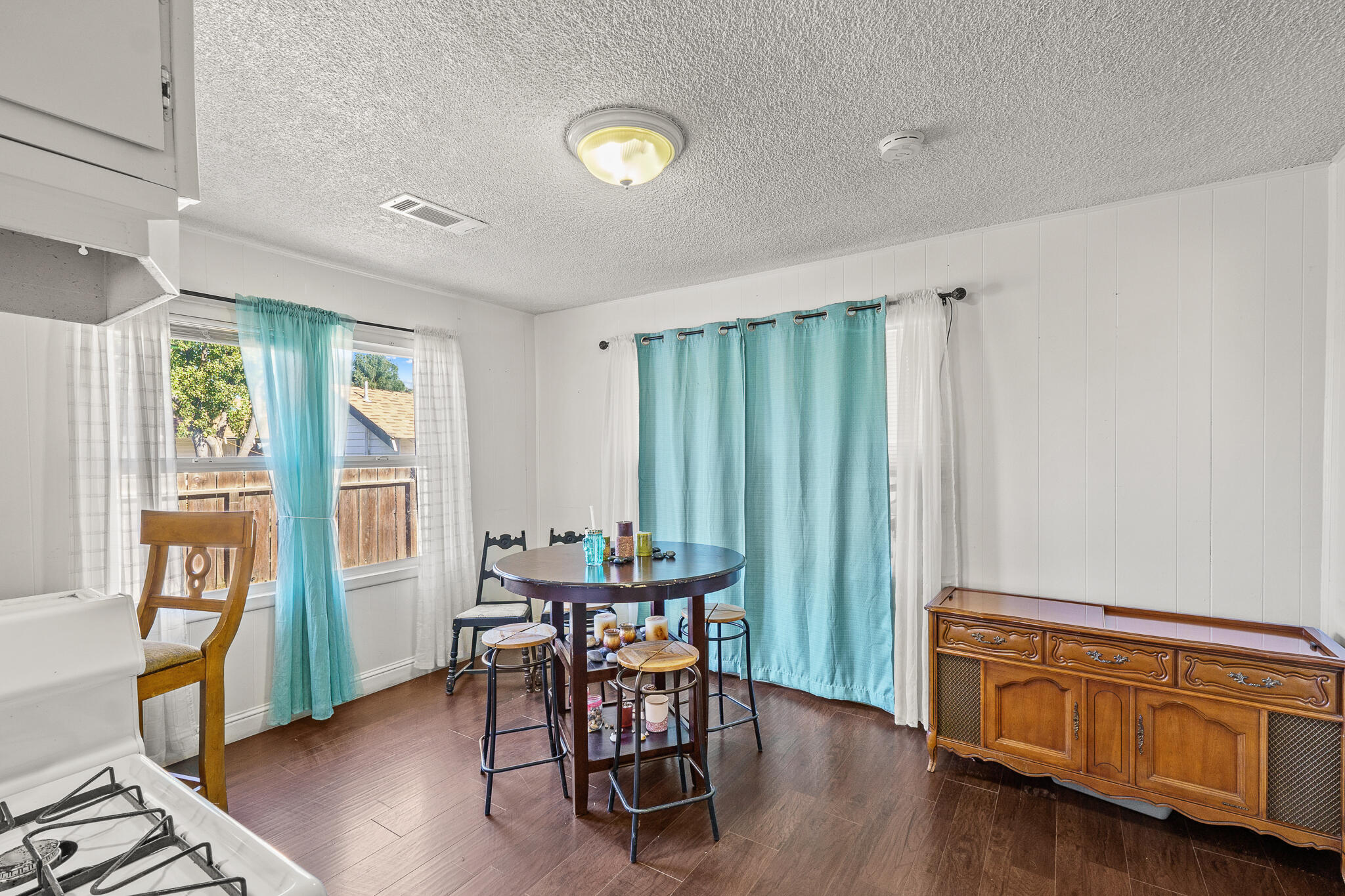 420 W Ivy St, Hanford, CA 93230