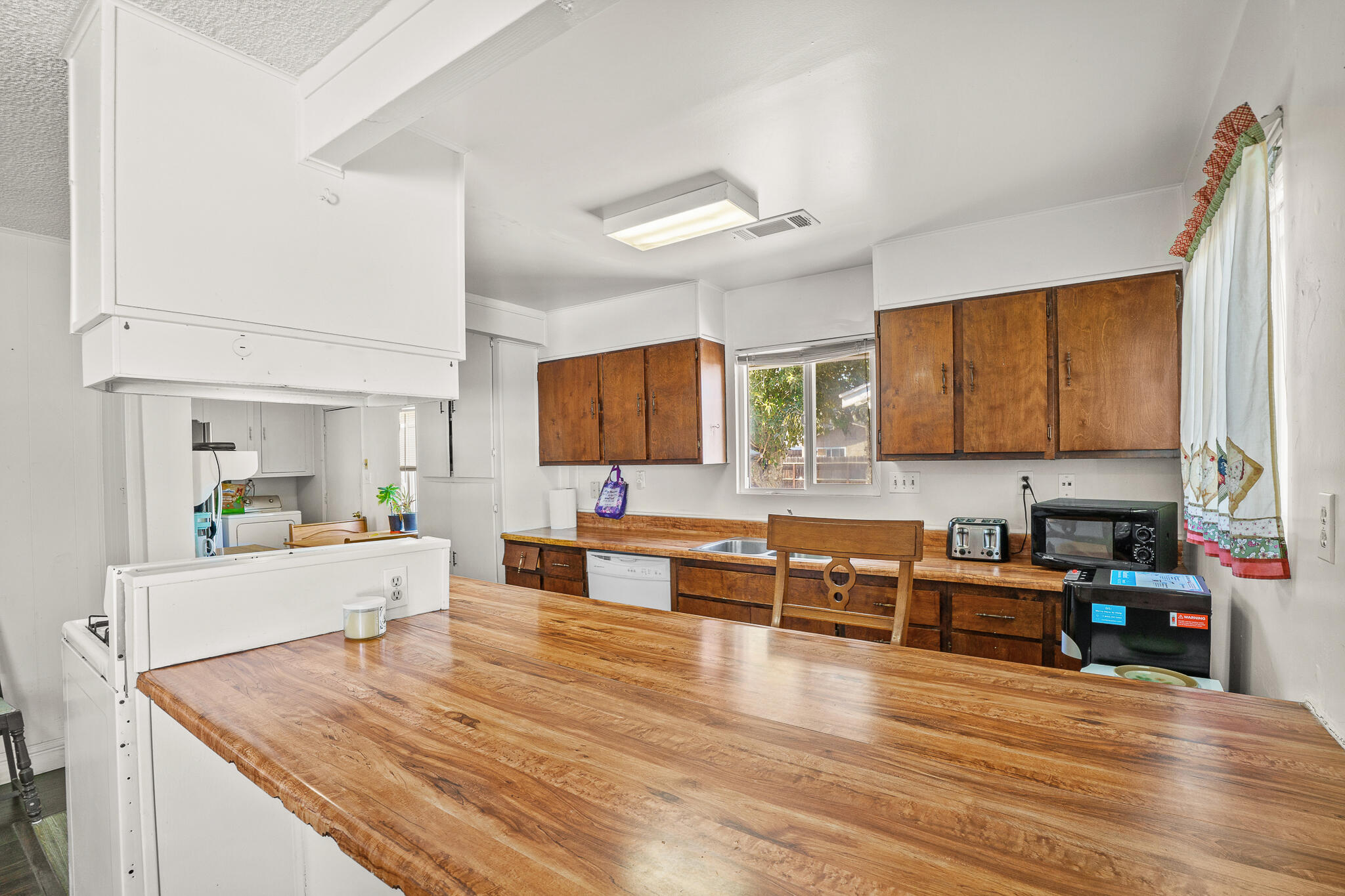 420 W Ivy St, Hanford, CA 93230