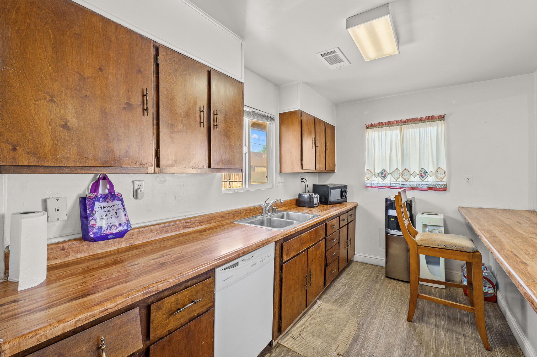 420 W Ivy St, Hanford, CA 93230