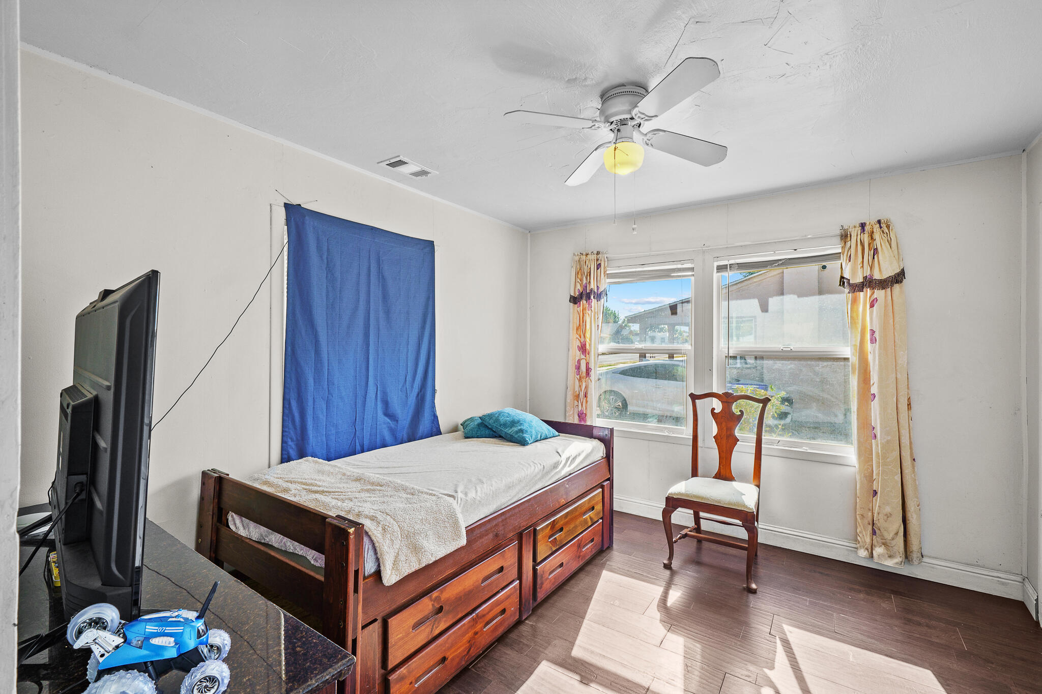 420 W Ivy St, Hanford, CA 93230