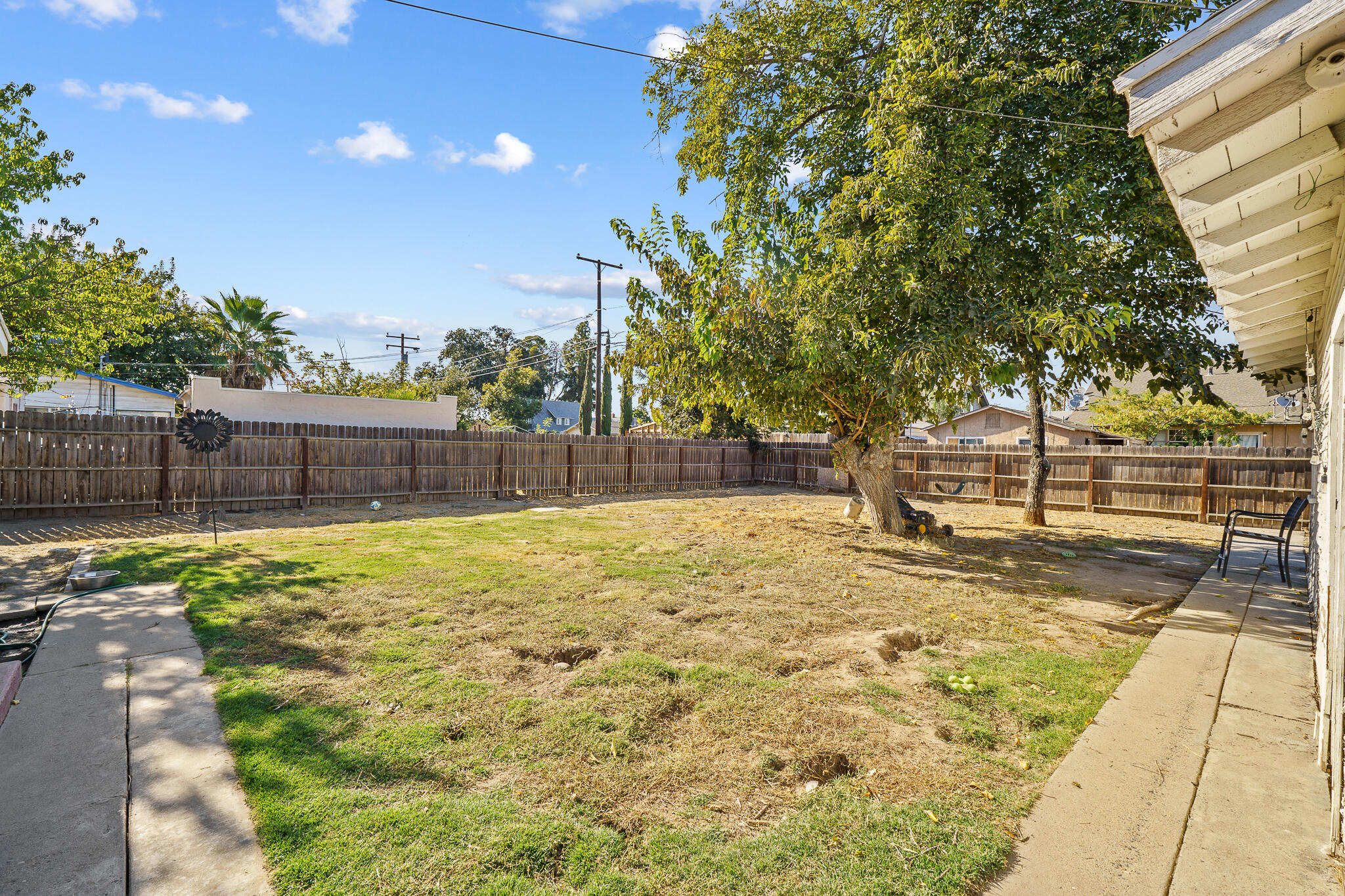 420 W Ivy St, Hanford, CA 93230