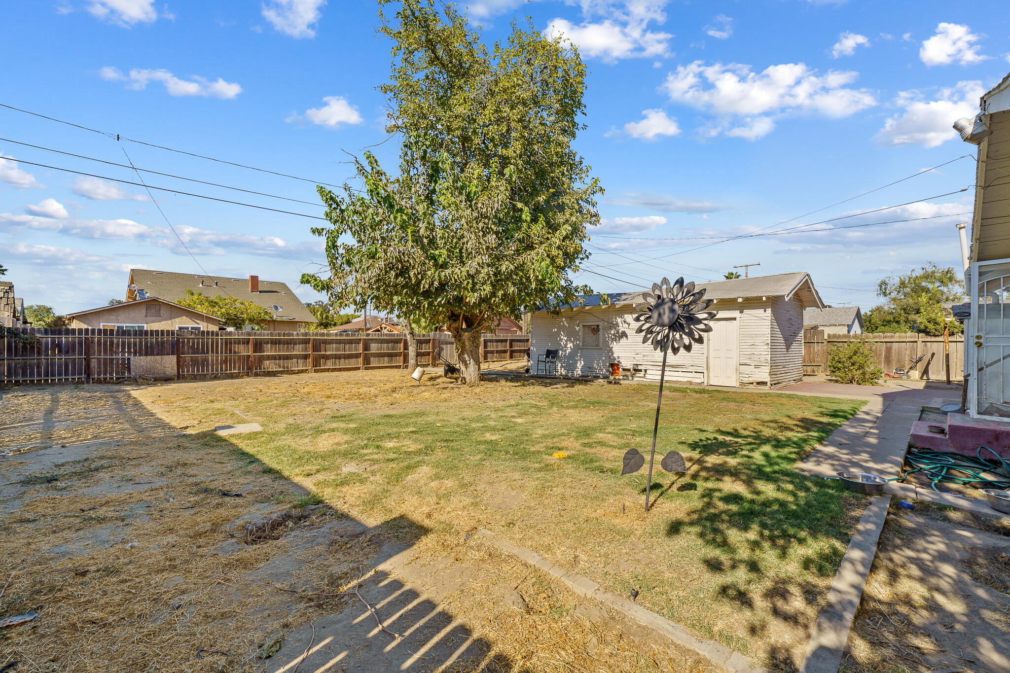 420 W Ivy St, Hanford, CA 93230