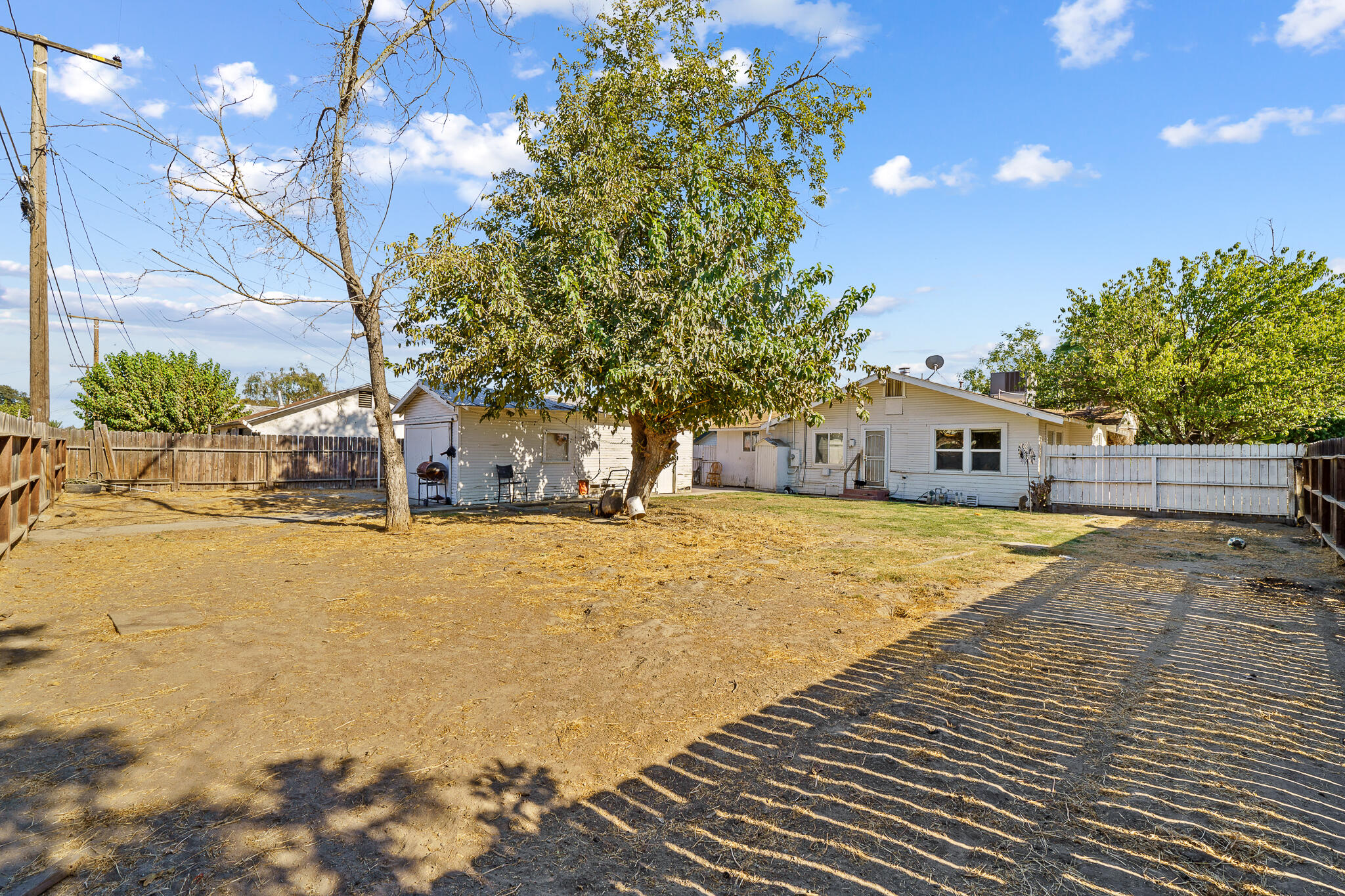 420 W Ivy St, Hanford, CA 93230
