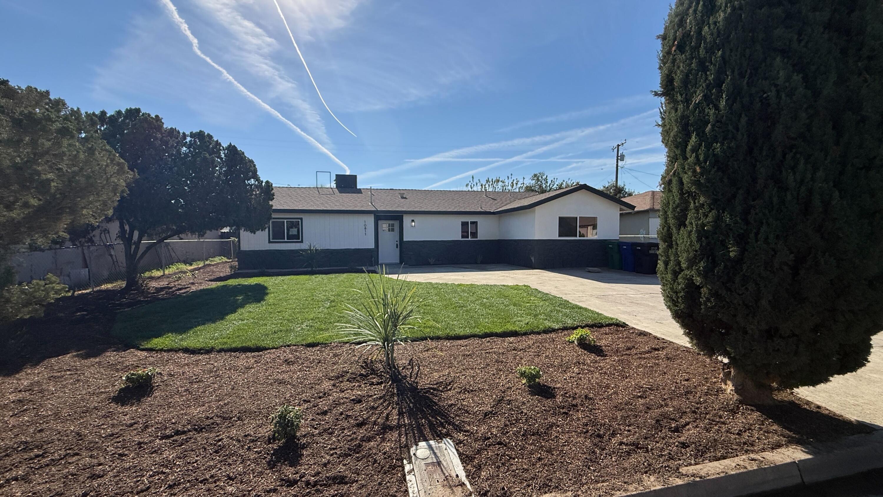 10811 Abby Ln, Hanford, CA 93230