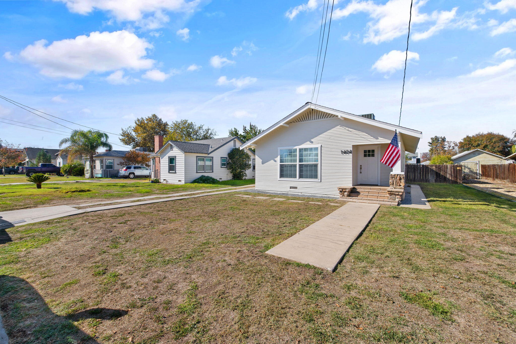 1404 Kaweah St, Hanford, CA 93230