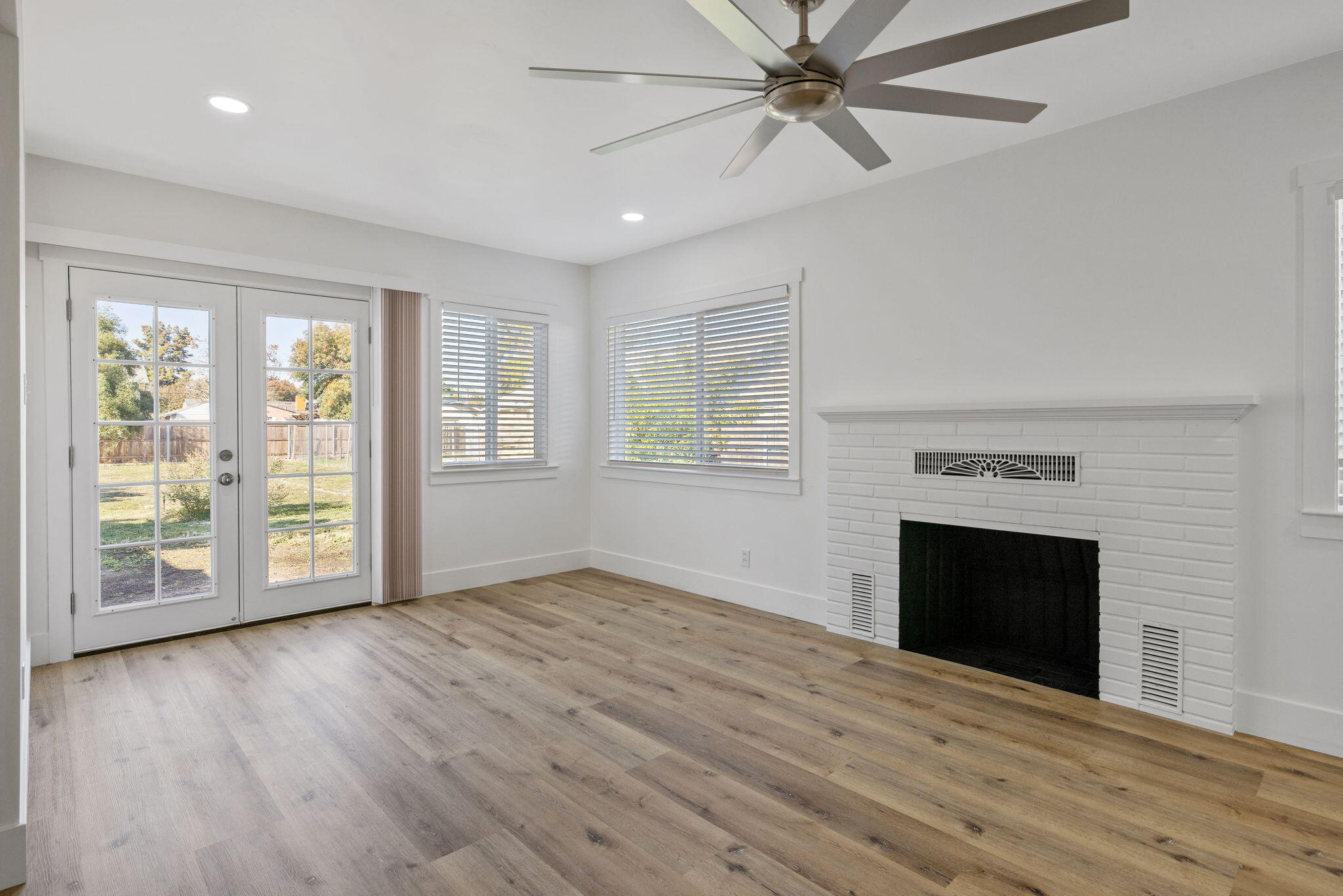 1404 Kaweah St, Hanford, CA 93230