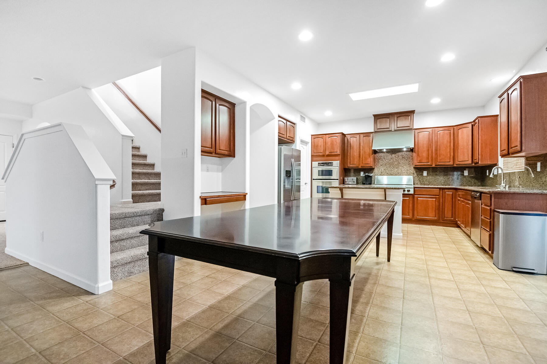 1942 N Sonoma Ct, Hanford, CA 93230