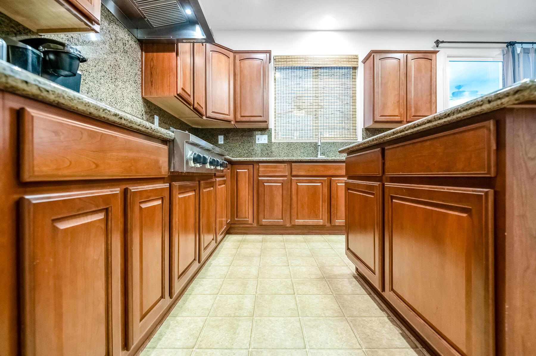 1942 N Sonoma Ct, Hanford, CA 93230