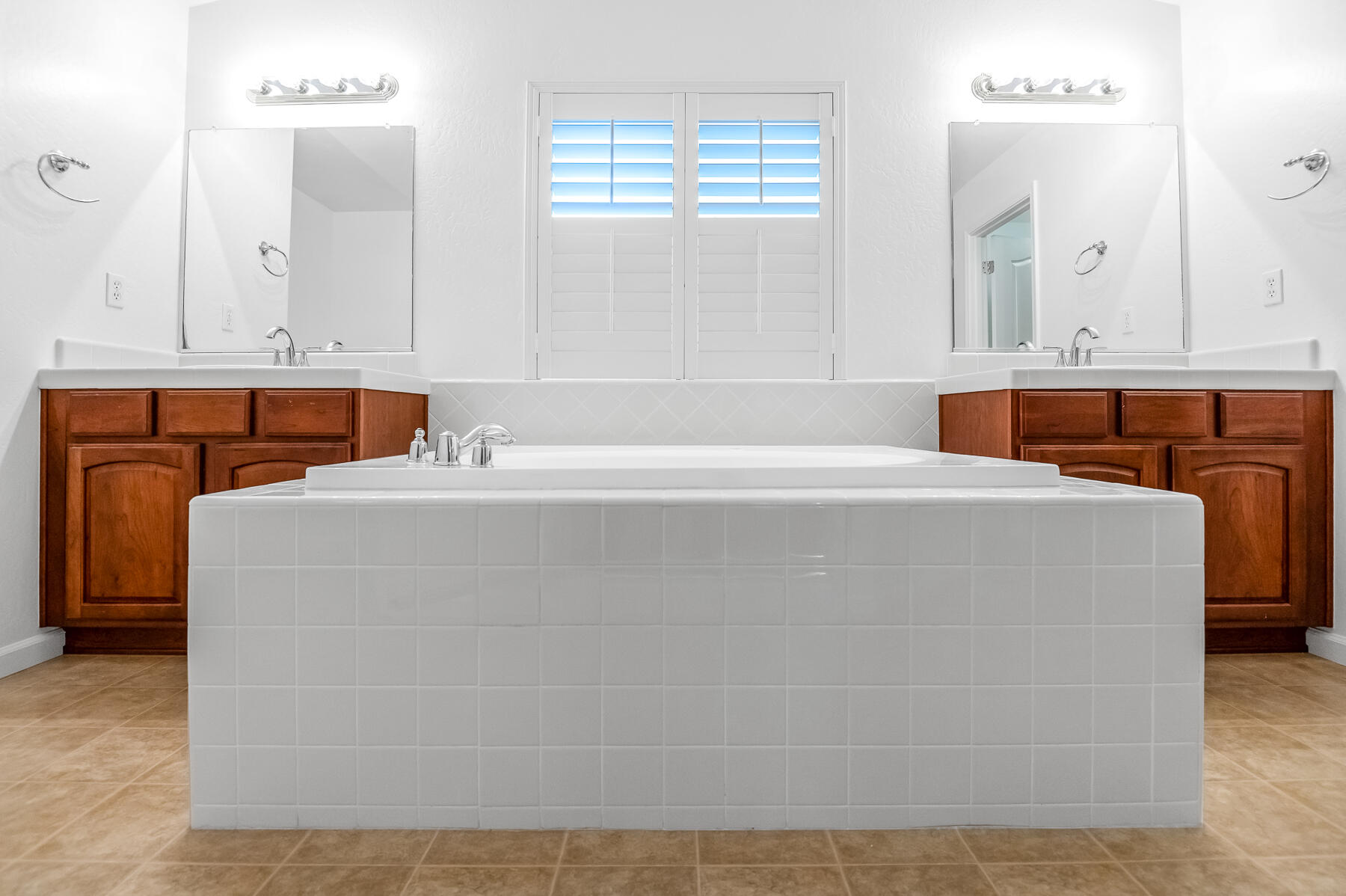 1942 N Sonoma Ct, Hanford, CA 93230