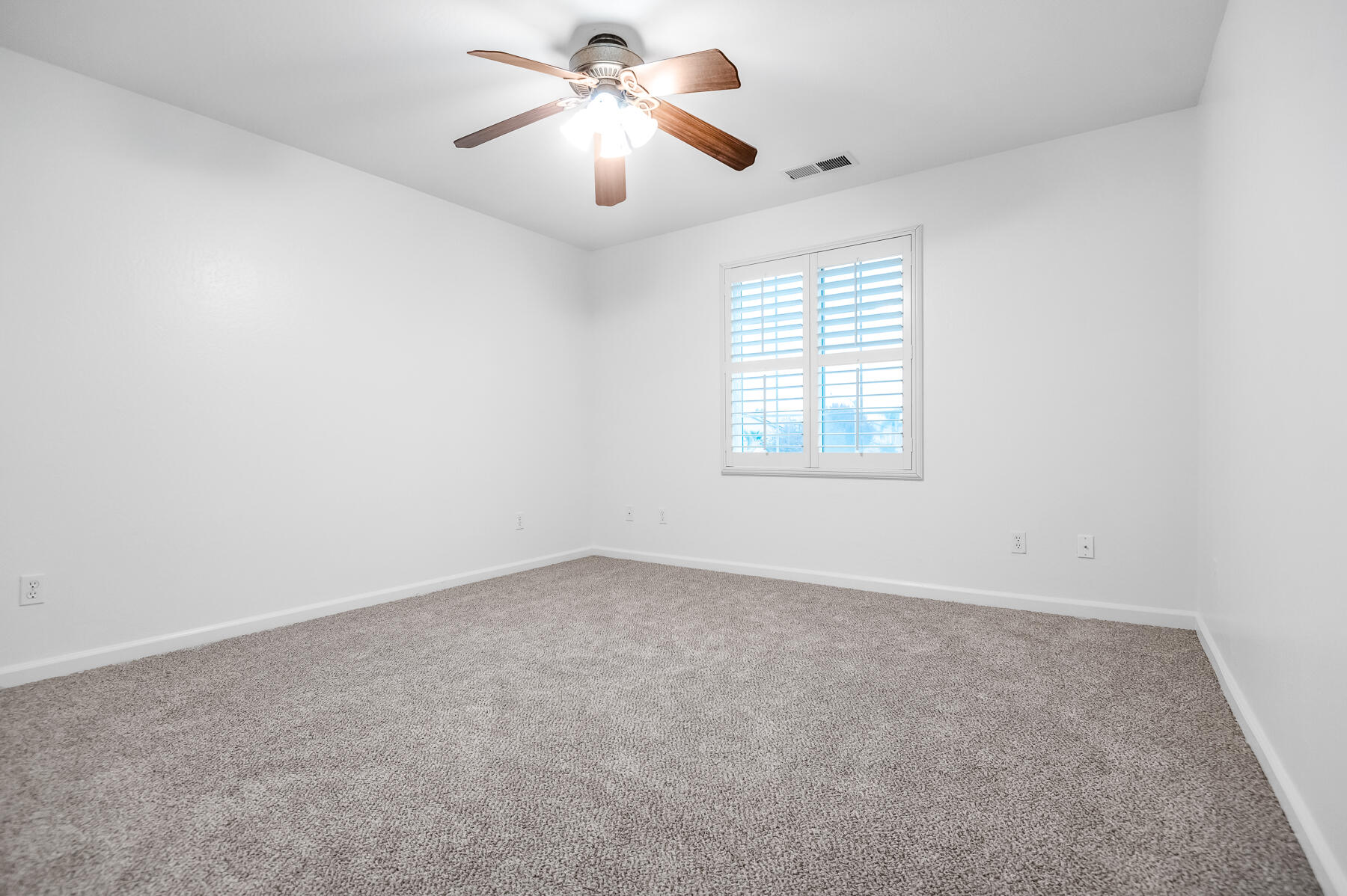 1942 N Sonoma Ct, Hanford, CA 93230