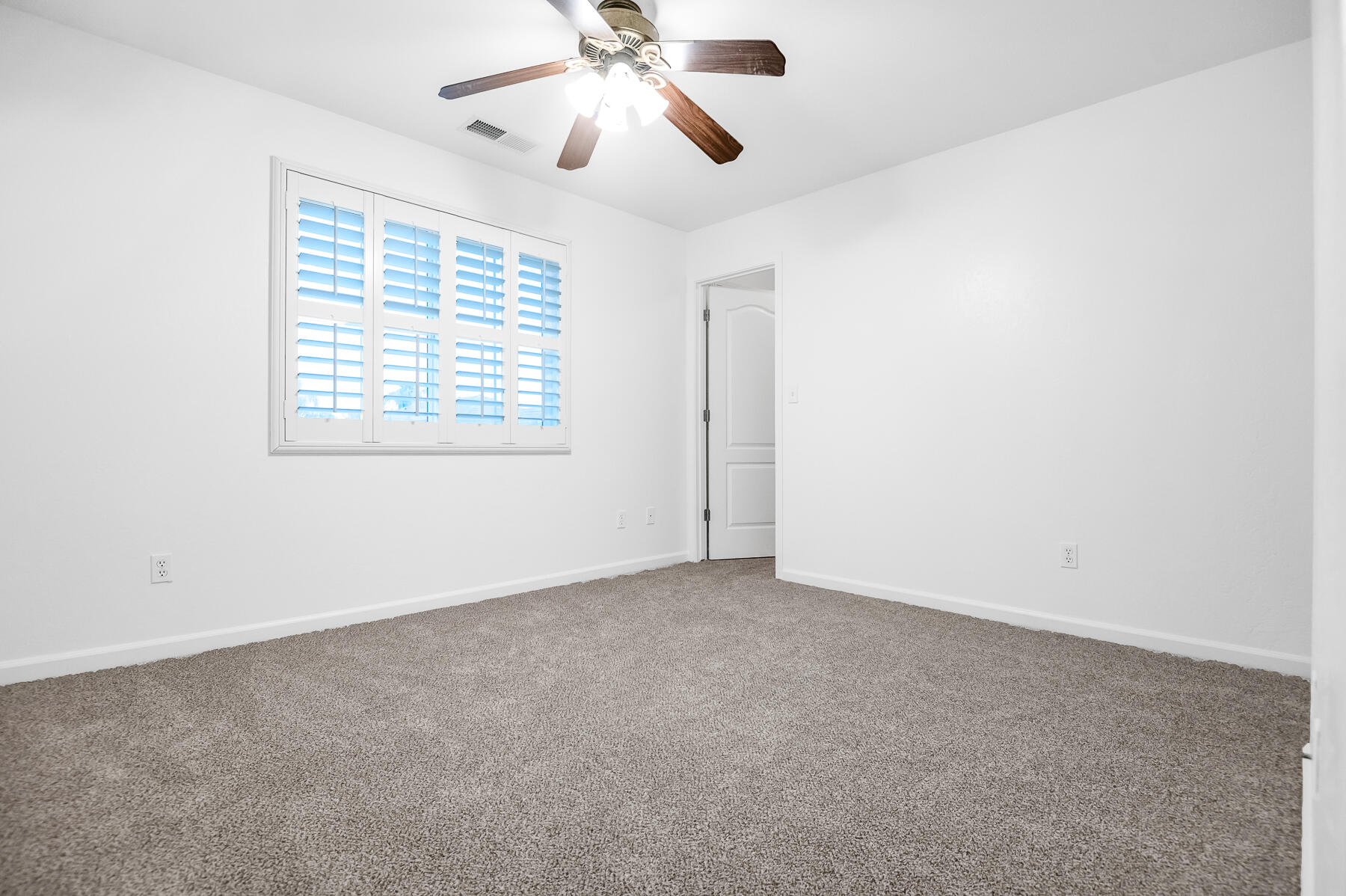 1942 N Sonoma Ct, Hanford, CA 93230