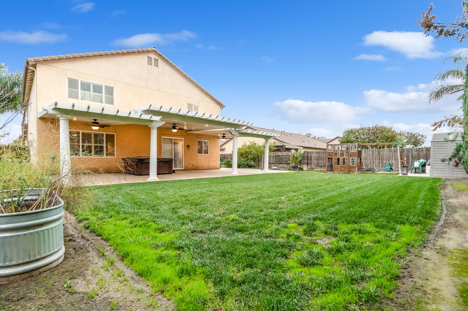 1942 N Sonoma Ct, Hanford, CA 93230