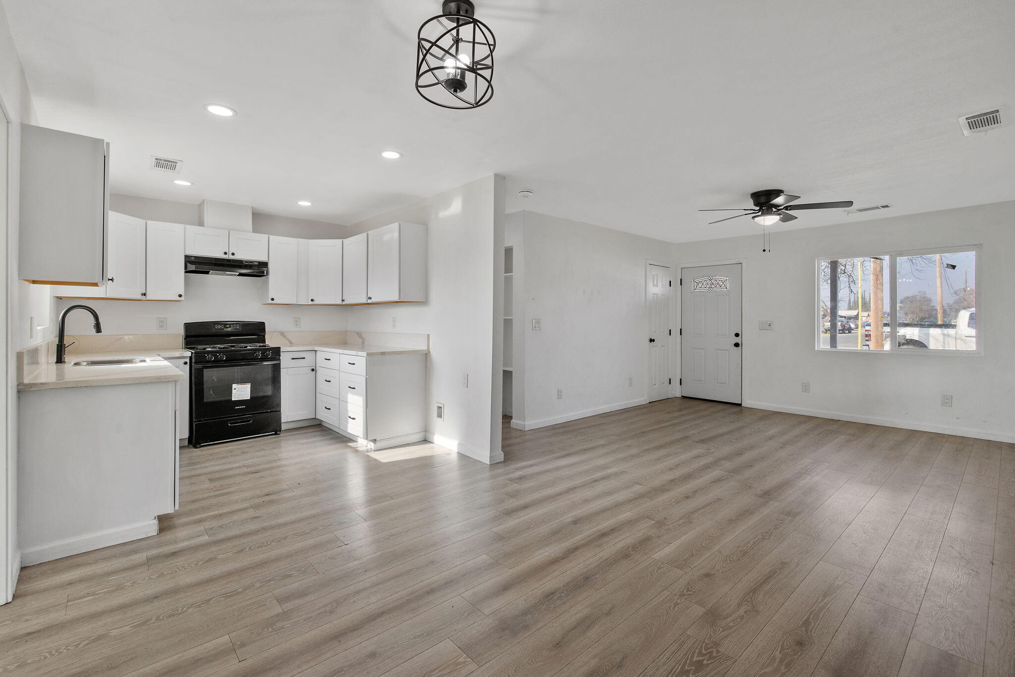 9665 Home Ave, Hanford, CA 93230