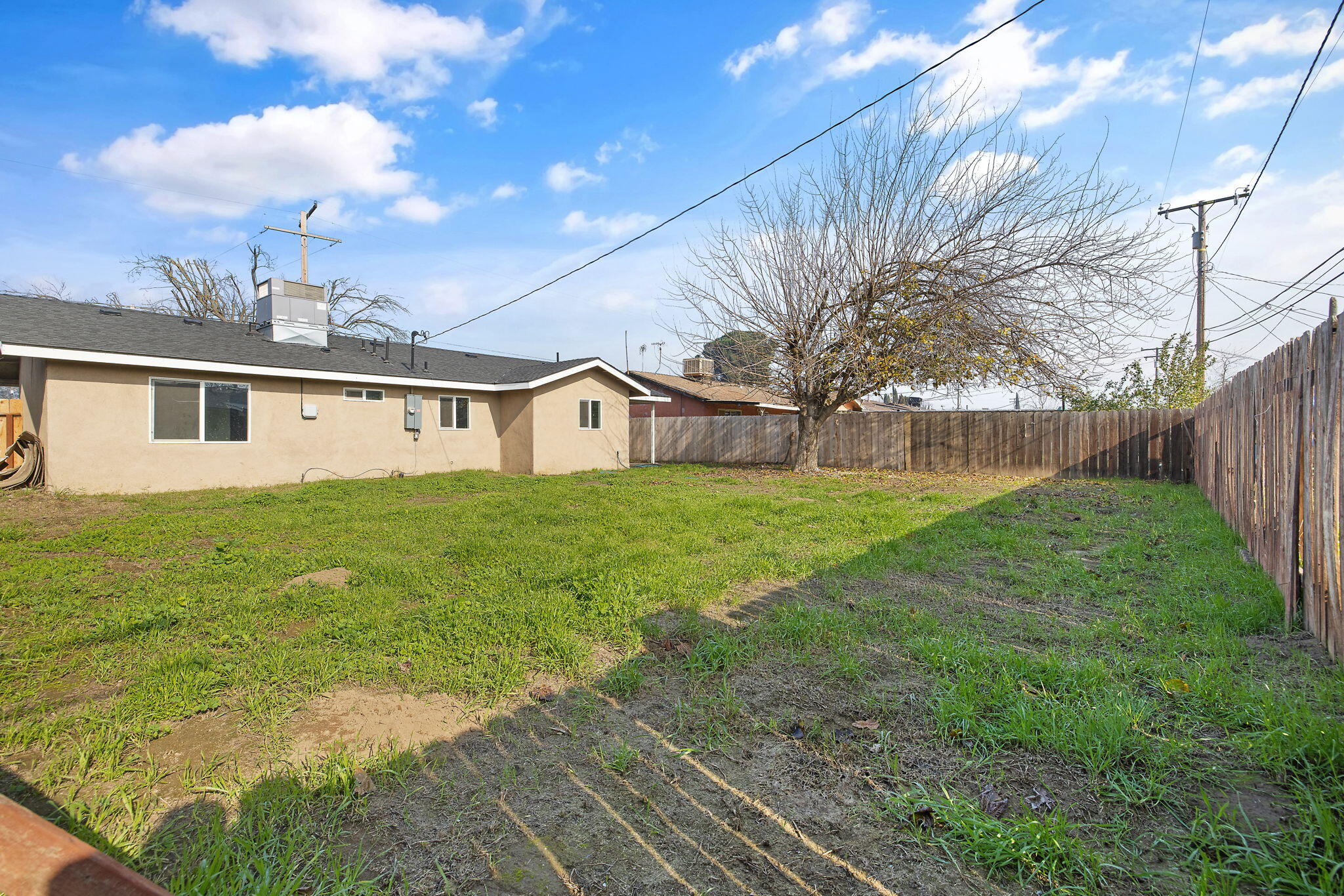 9665 Home Ave, Hanford, CA 93230