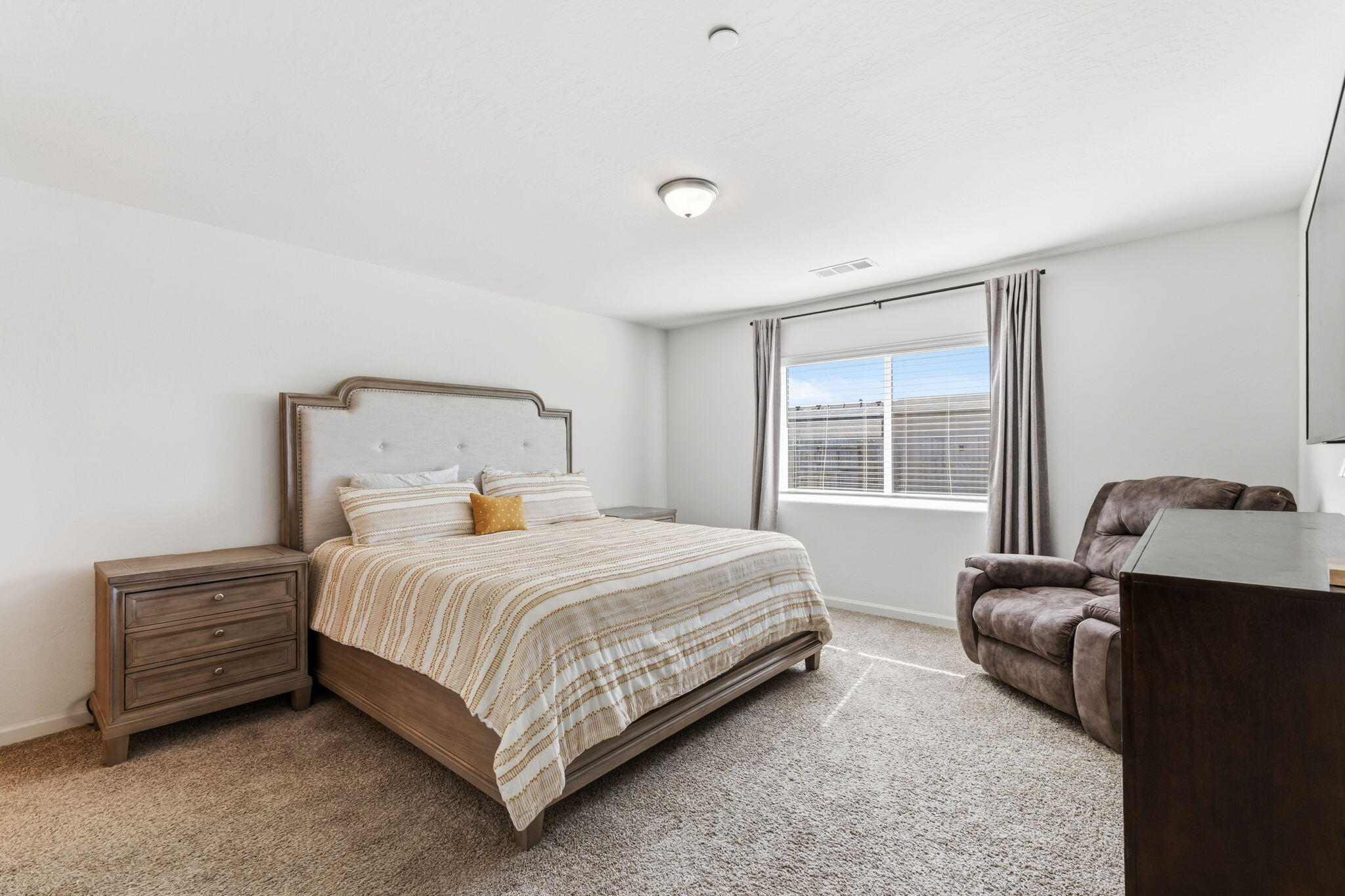 2131 W Ambassador Way, Hanford, CA 93230