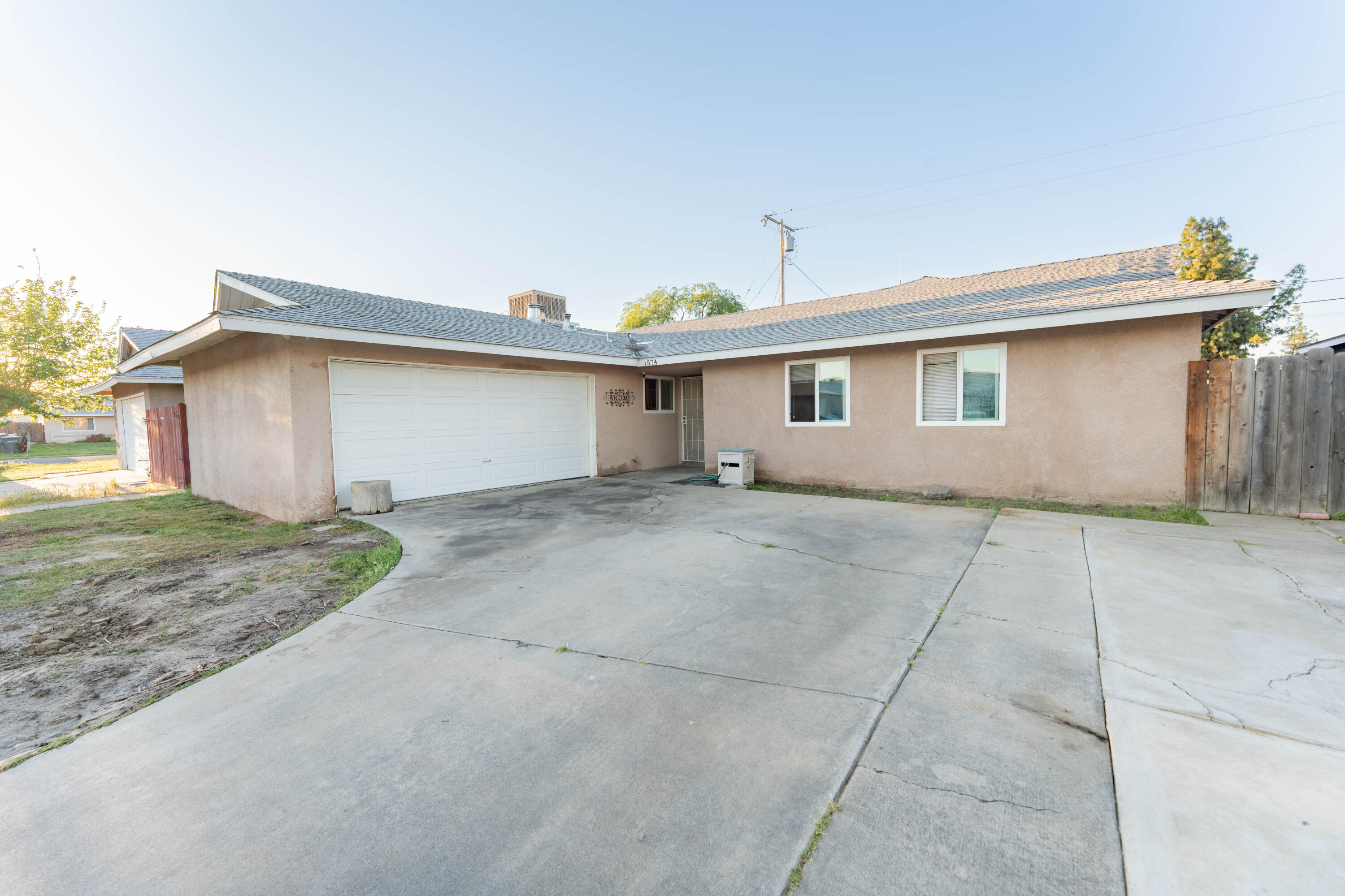1574 Bluejay Cir, Hanford, CA 93230