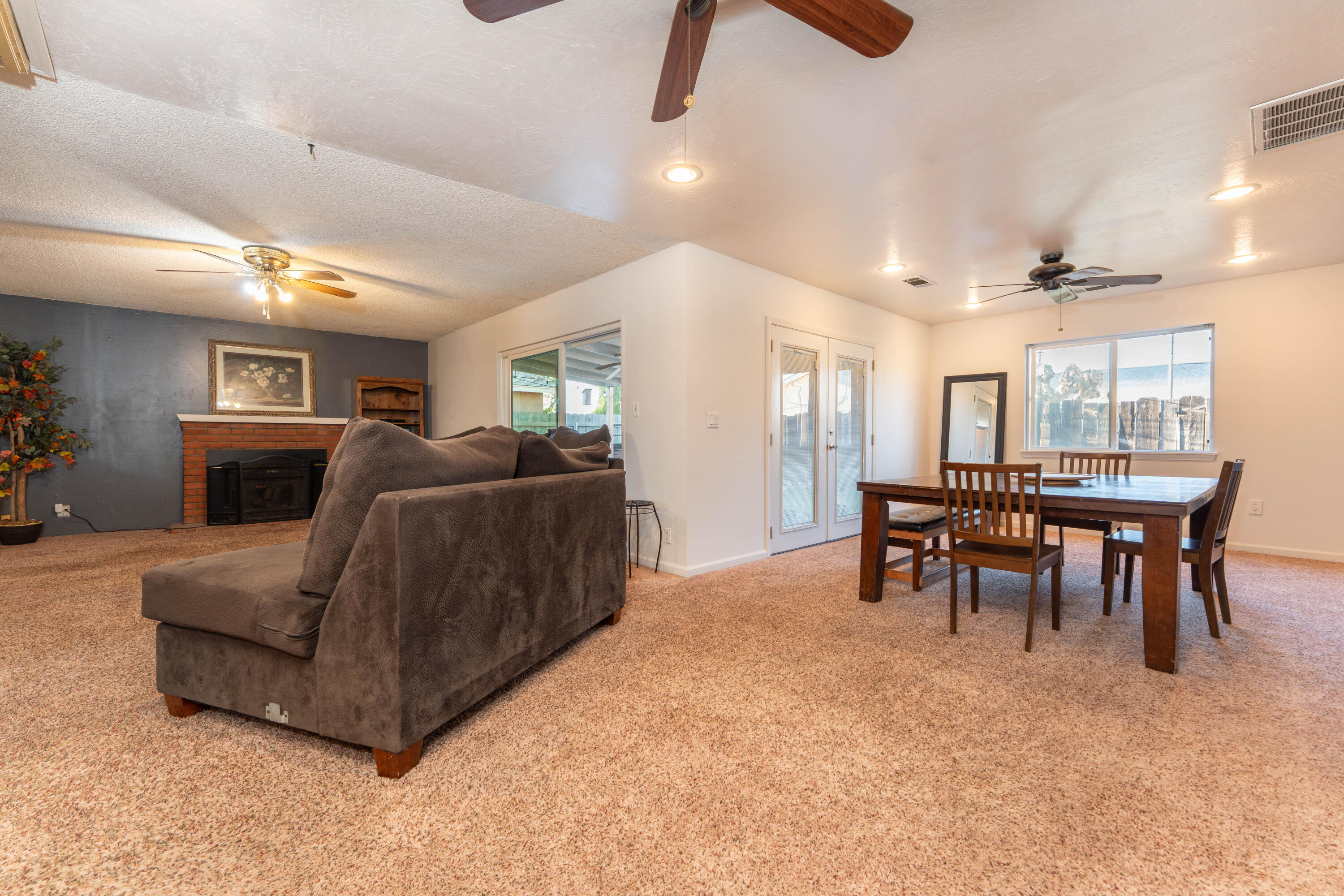 1574 Bluejay Cir, Hanford, CA 93230