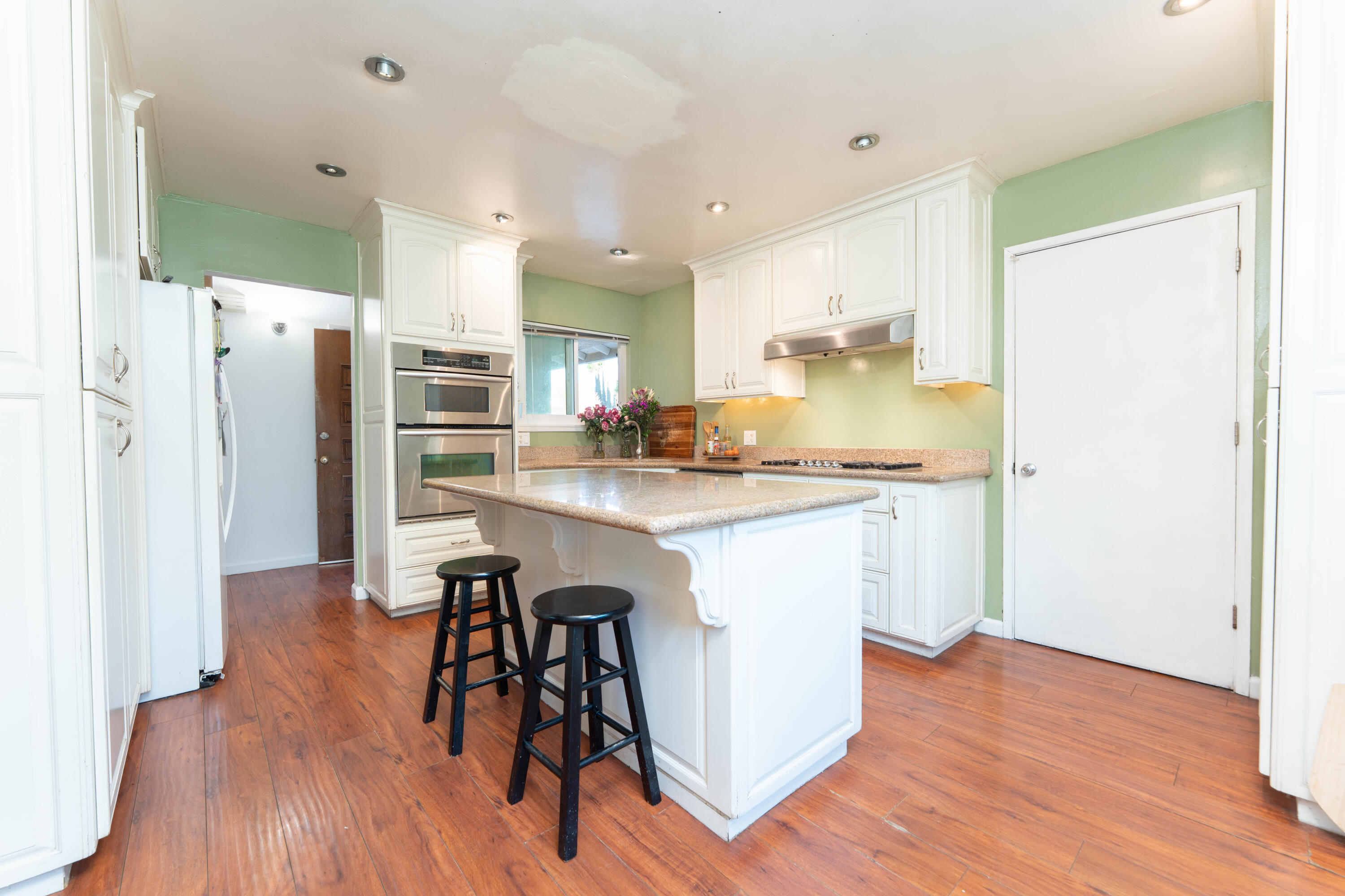 1574 Bluejay Cir, Hanford, CA 93230